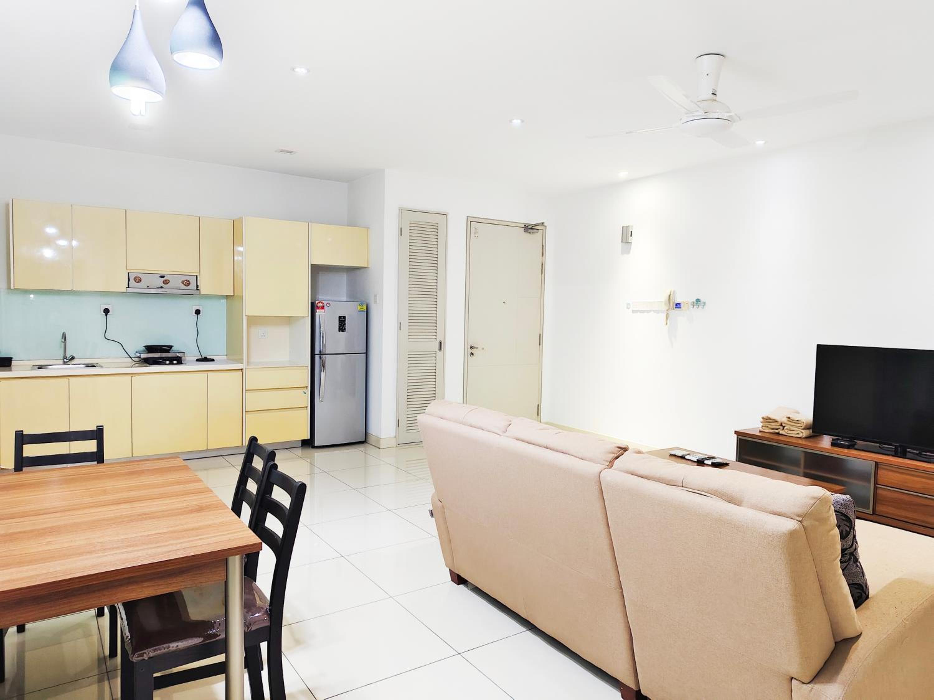 VR3 Sunway Velocity Spacious Apt中文房東