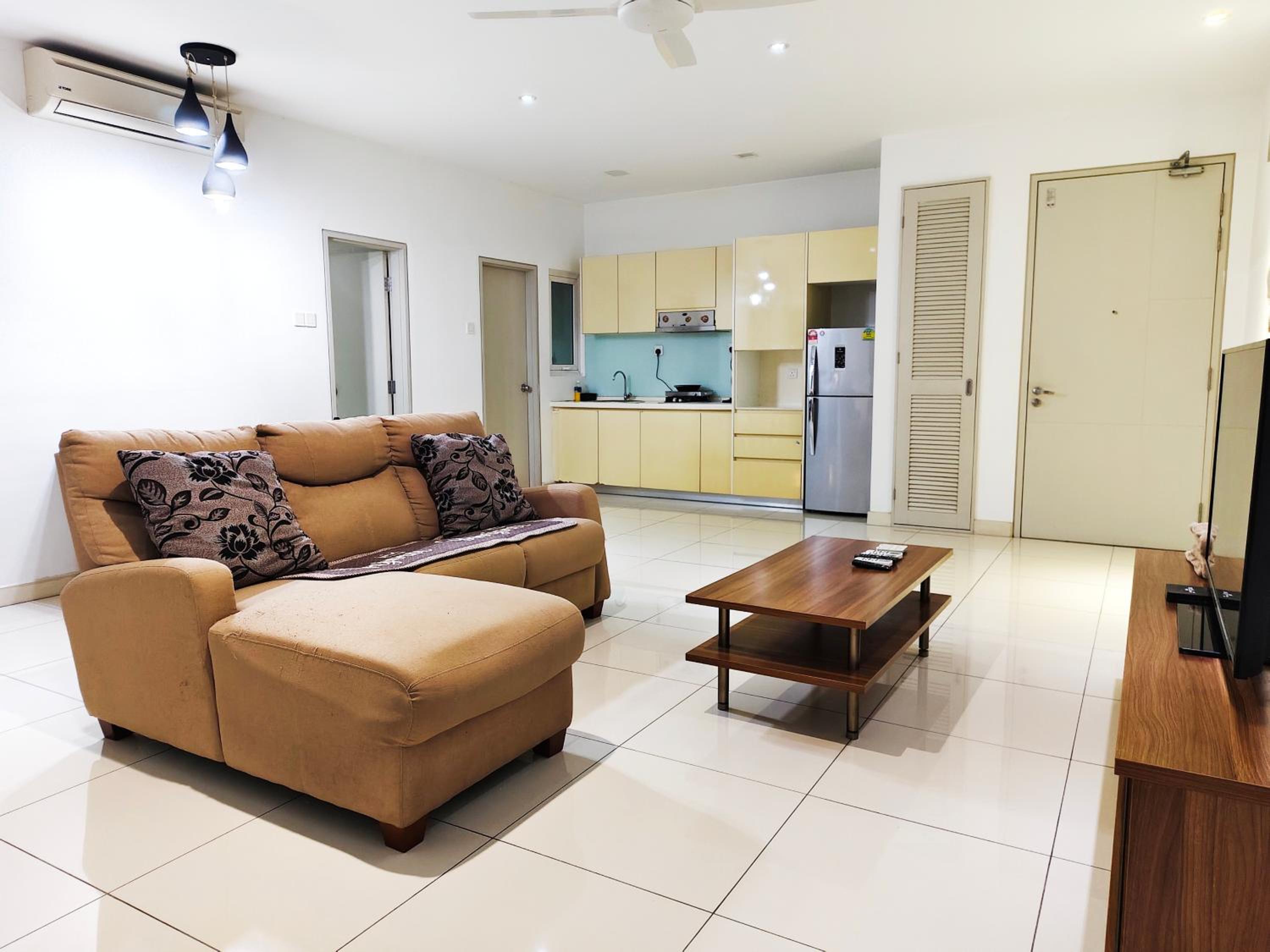 VR3 Sunway Velocity Spacious Apt中文房東