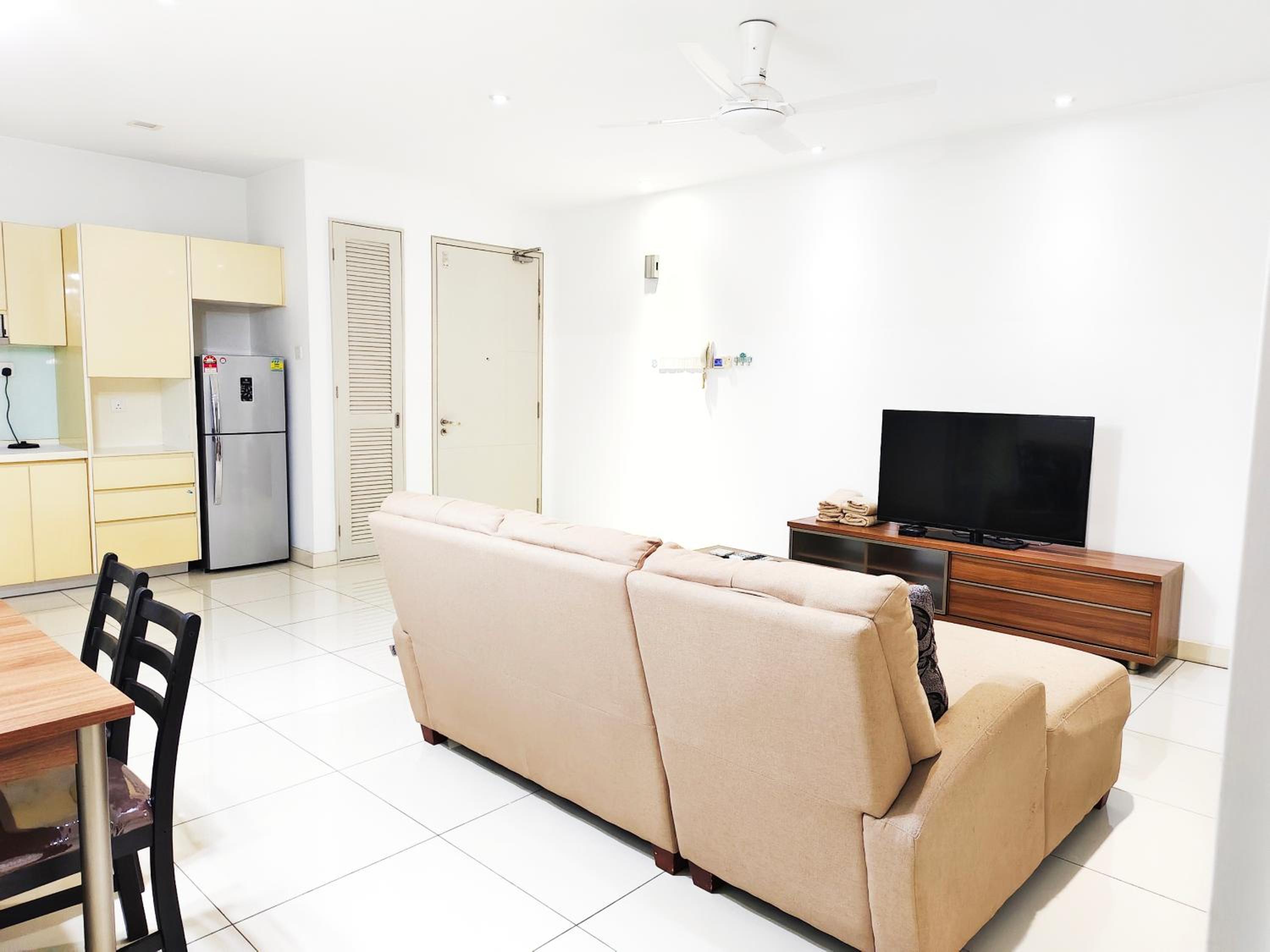 VR3 Sunway Velocity Spacious Apt中文房東