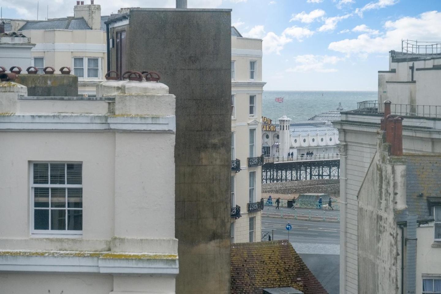 Flat 4 Spectacular 2 bed apartment in the famous Brighton Lanes view 5