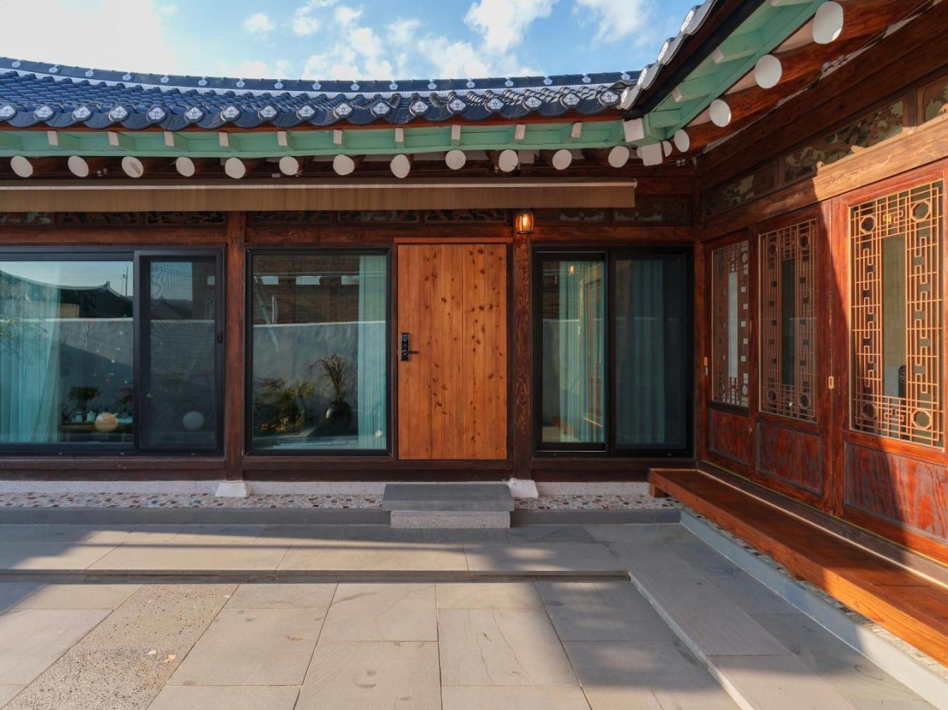 Exclusive House Hanok Stay 'Soo Hanok' view 3