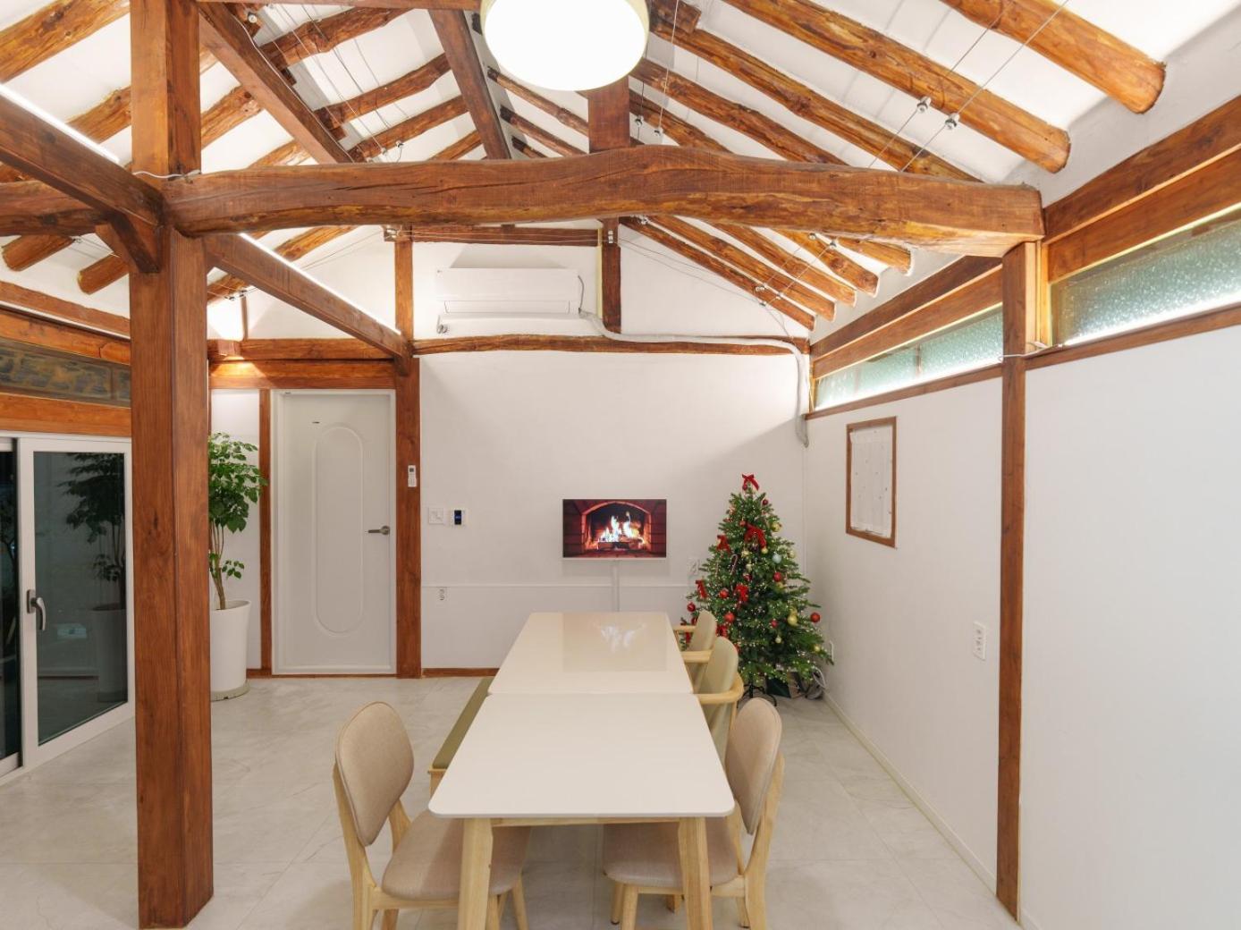 Exclusive House Hanok Stay 'Soo Hanok' view 4