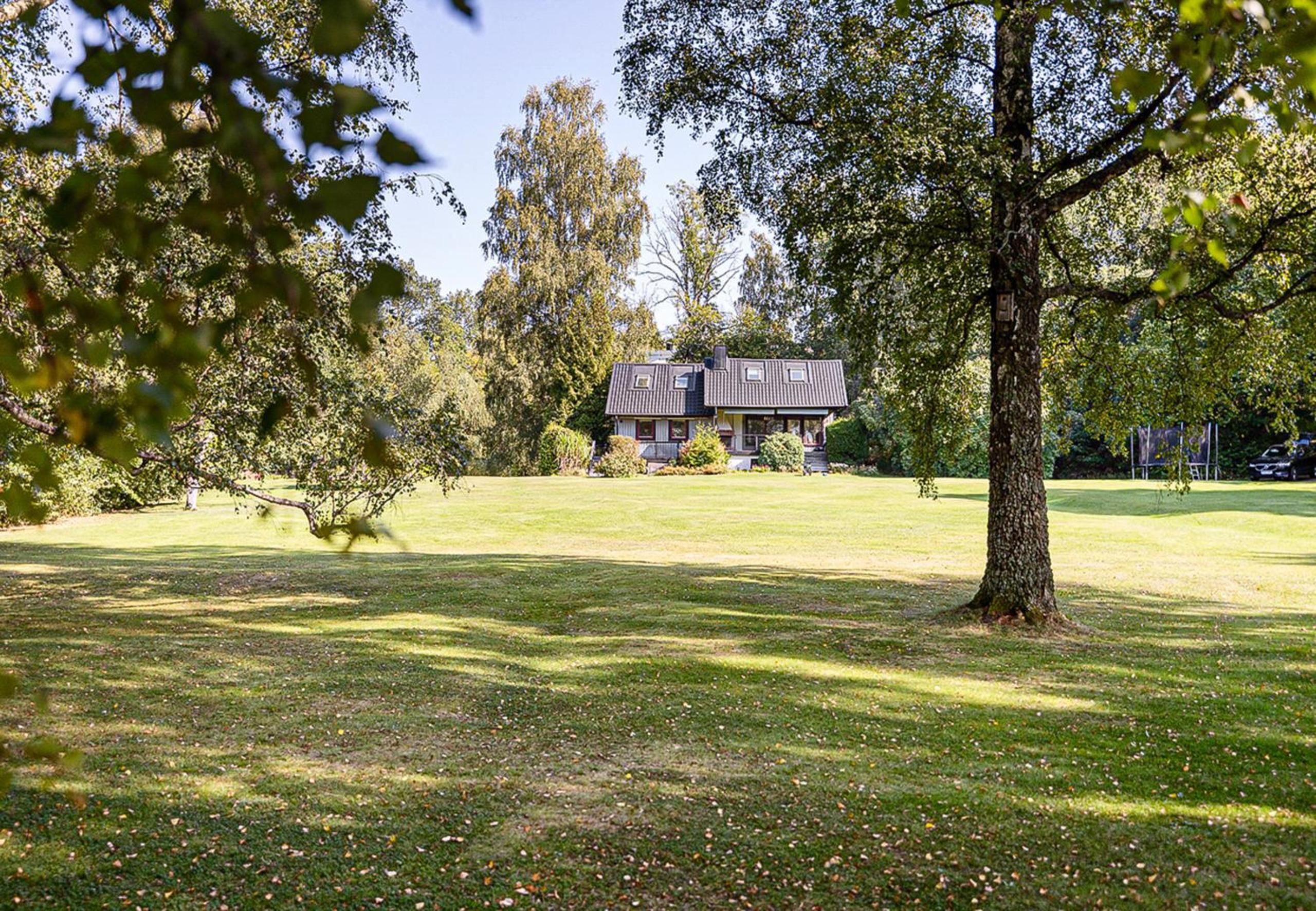 Dream location with lake view & Top location near view 4