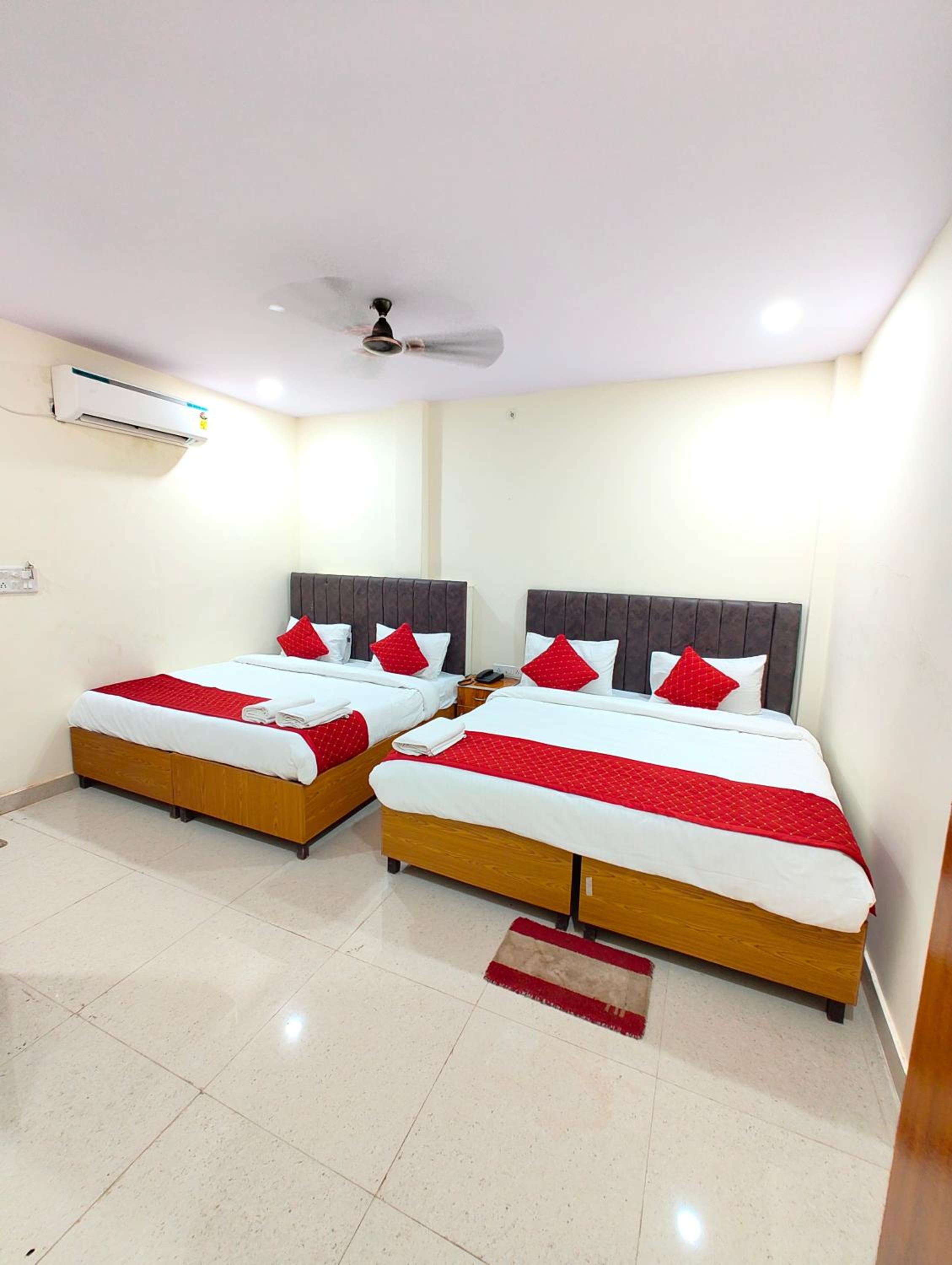Hotel Kashi Grand Inn ! Varanasi - Best location Near Shree Kashi Viswanath Temple and Ganga Arti Dashawamedh Ghat ! Providing Air conditioned Hotel and We view 2
