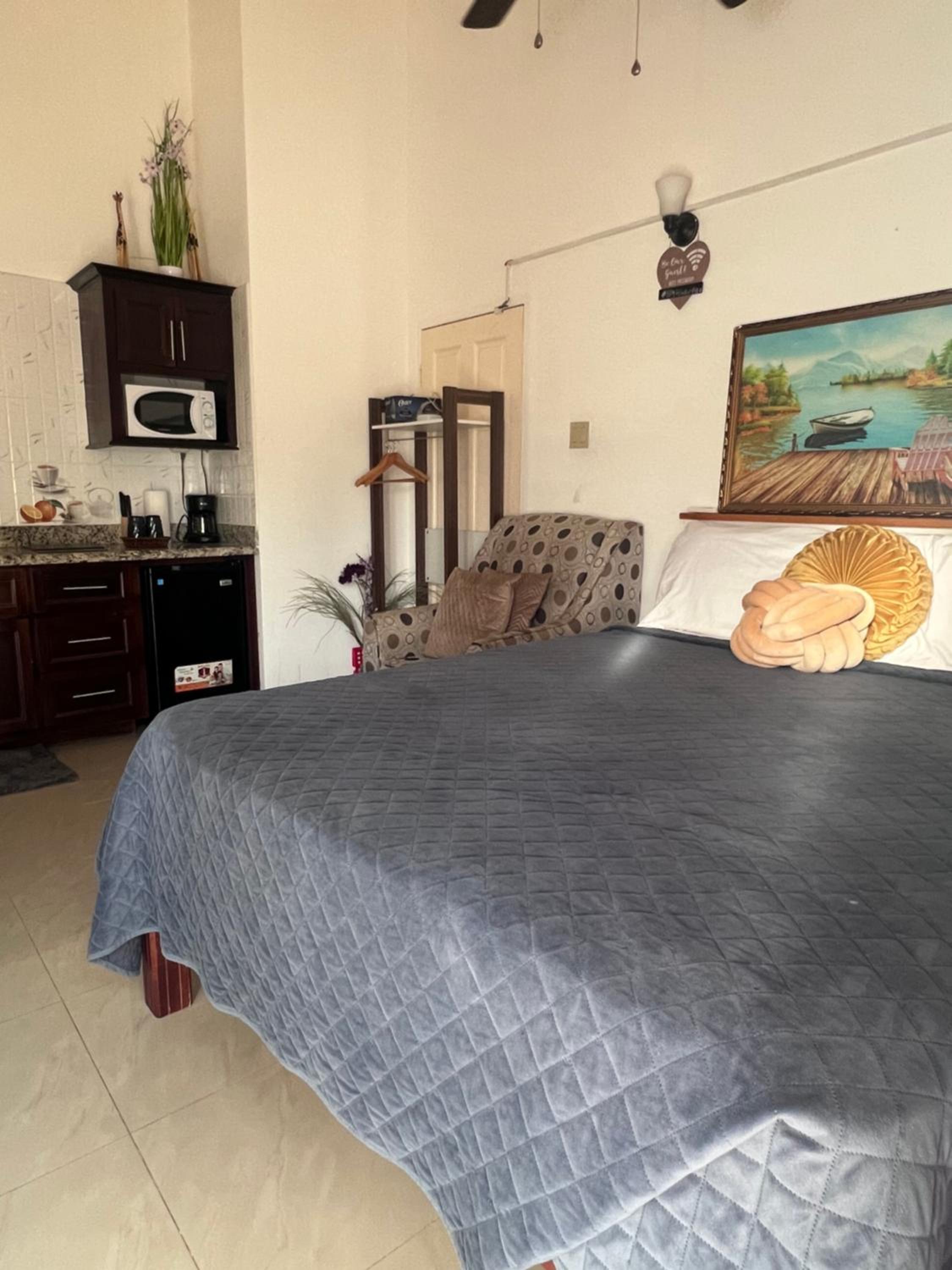 Bungalow Studio WiFi & hot water view 5