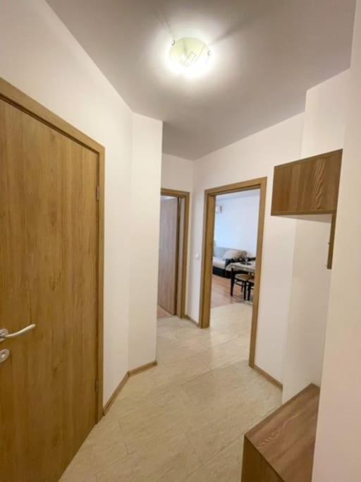 Bright New Apartment With Parking At The Center!