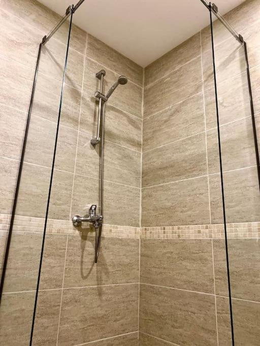 Bright New Apartment With Parking At The Center!