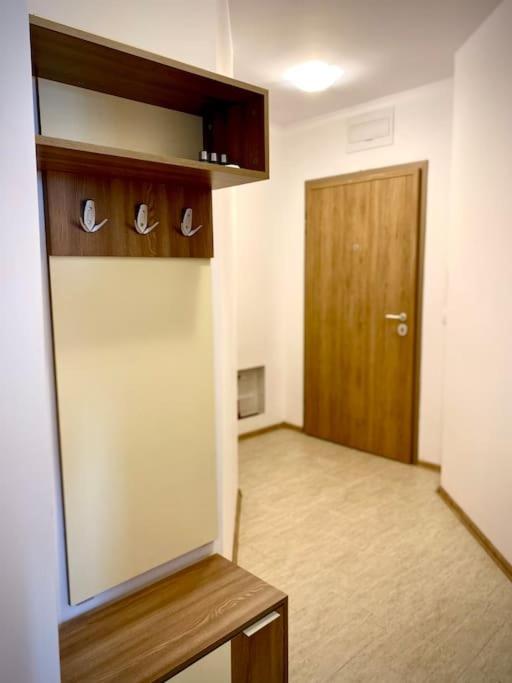 Bright New Apartment With Parking At The Center!