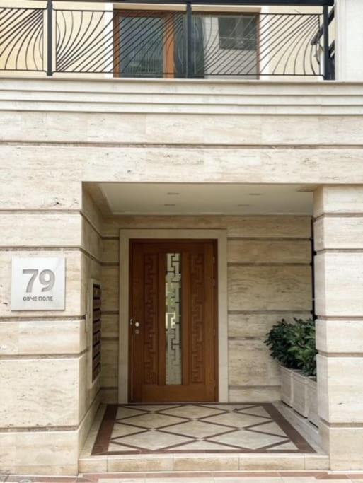 Bright New Apartment With Parking At The Center!