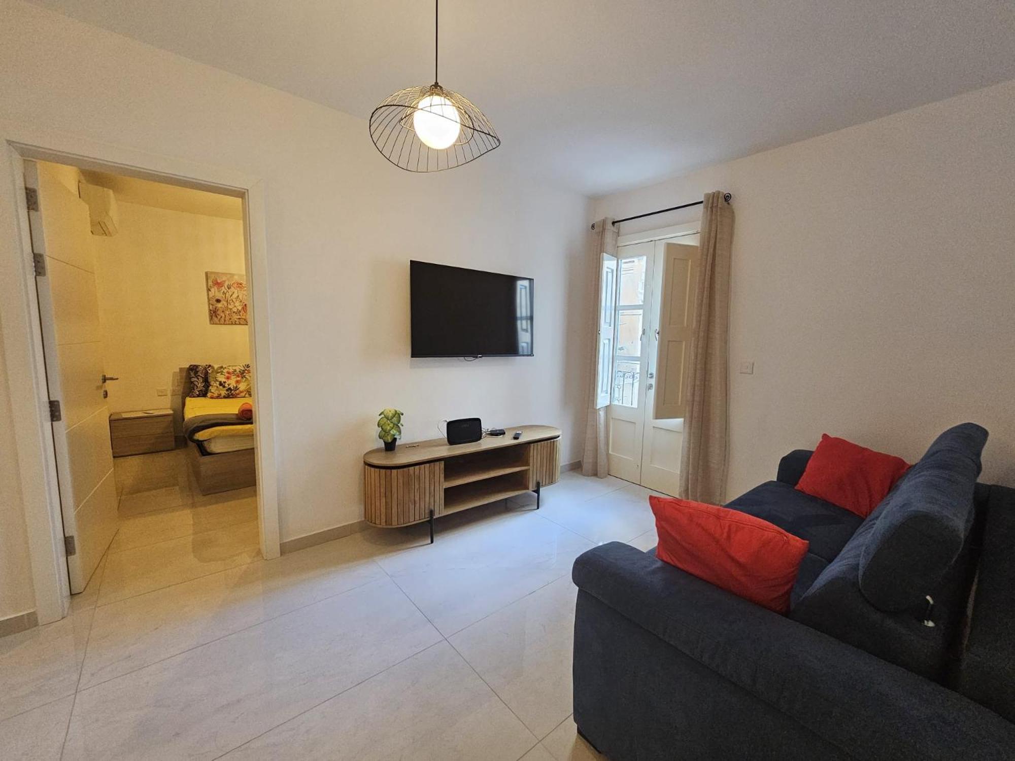 Luxurious Sliema Apartment Near Valletta Ferry