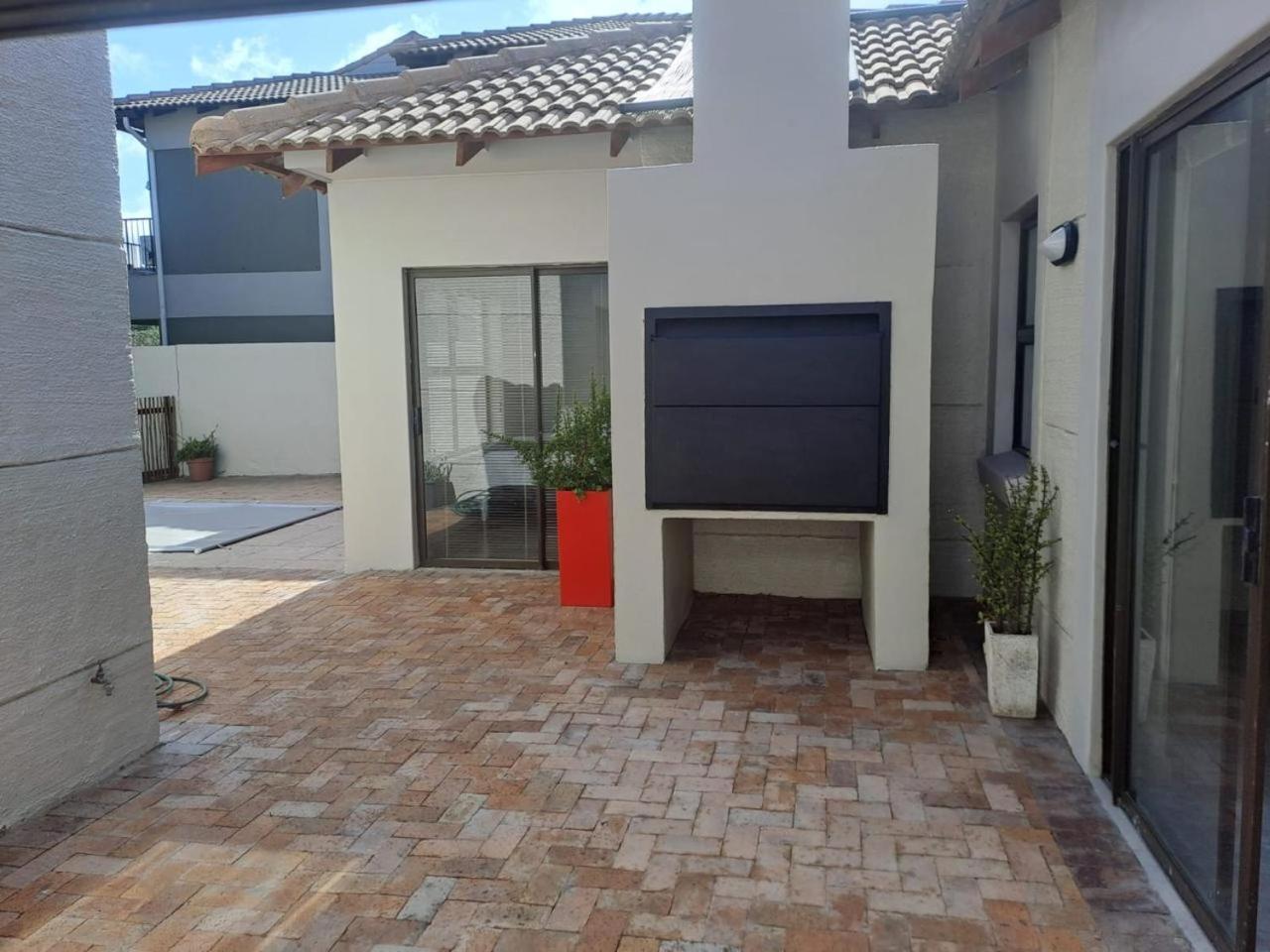 Serene pool house luxury 8 slp self-catering accom, Langebaan Golf estate
