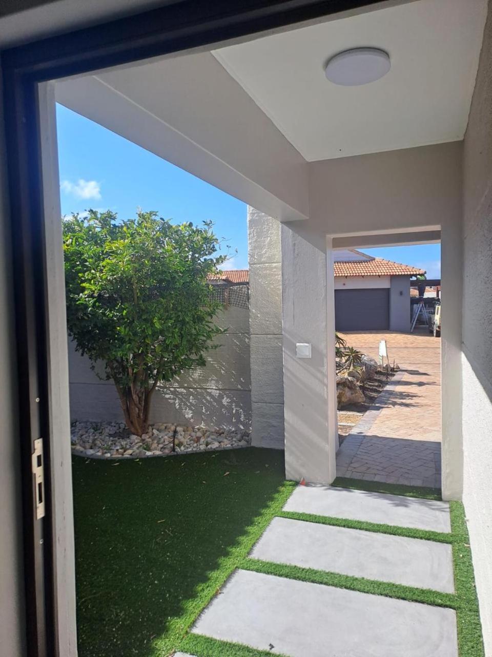 Serene pool house luxury 8 slp self-catering accom, Langebaan Golf estate