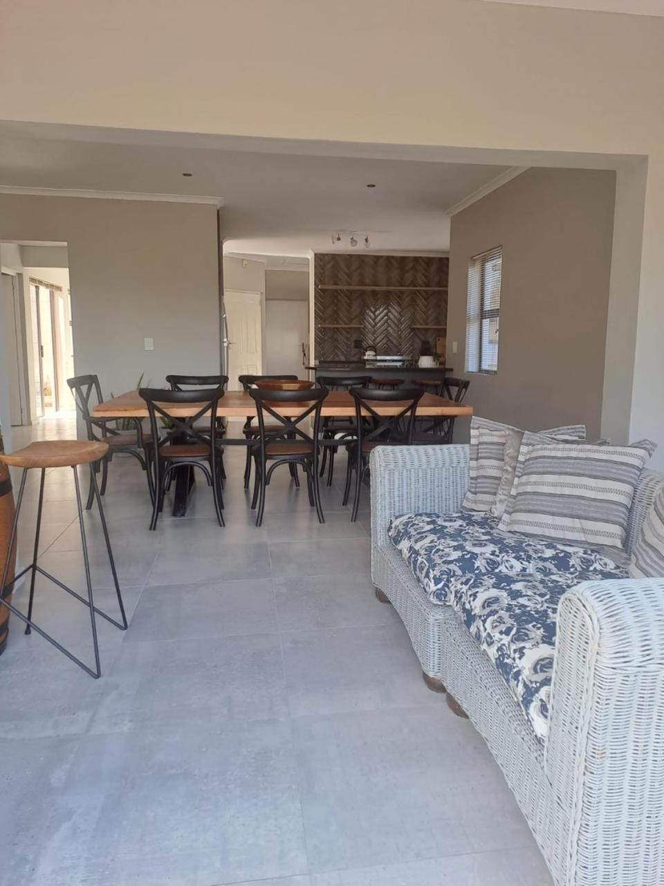 Serene pool house luxury 8 slp self-catering accom, Langebaan Golf estate