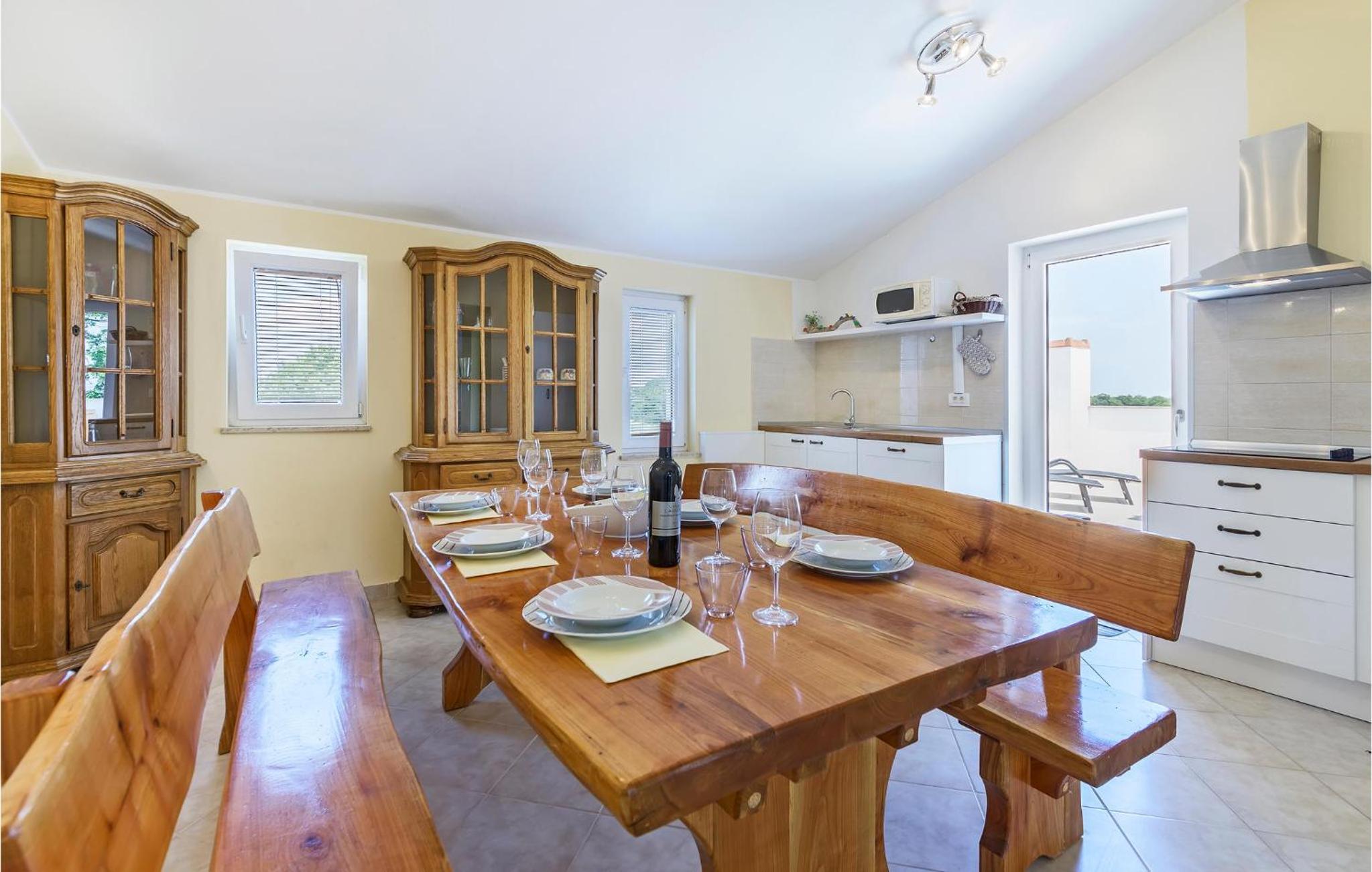 3 Bedroom Gorgeous Apartment In Muntic view 5