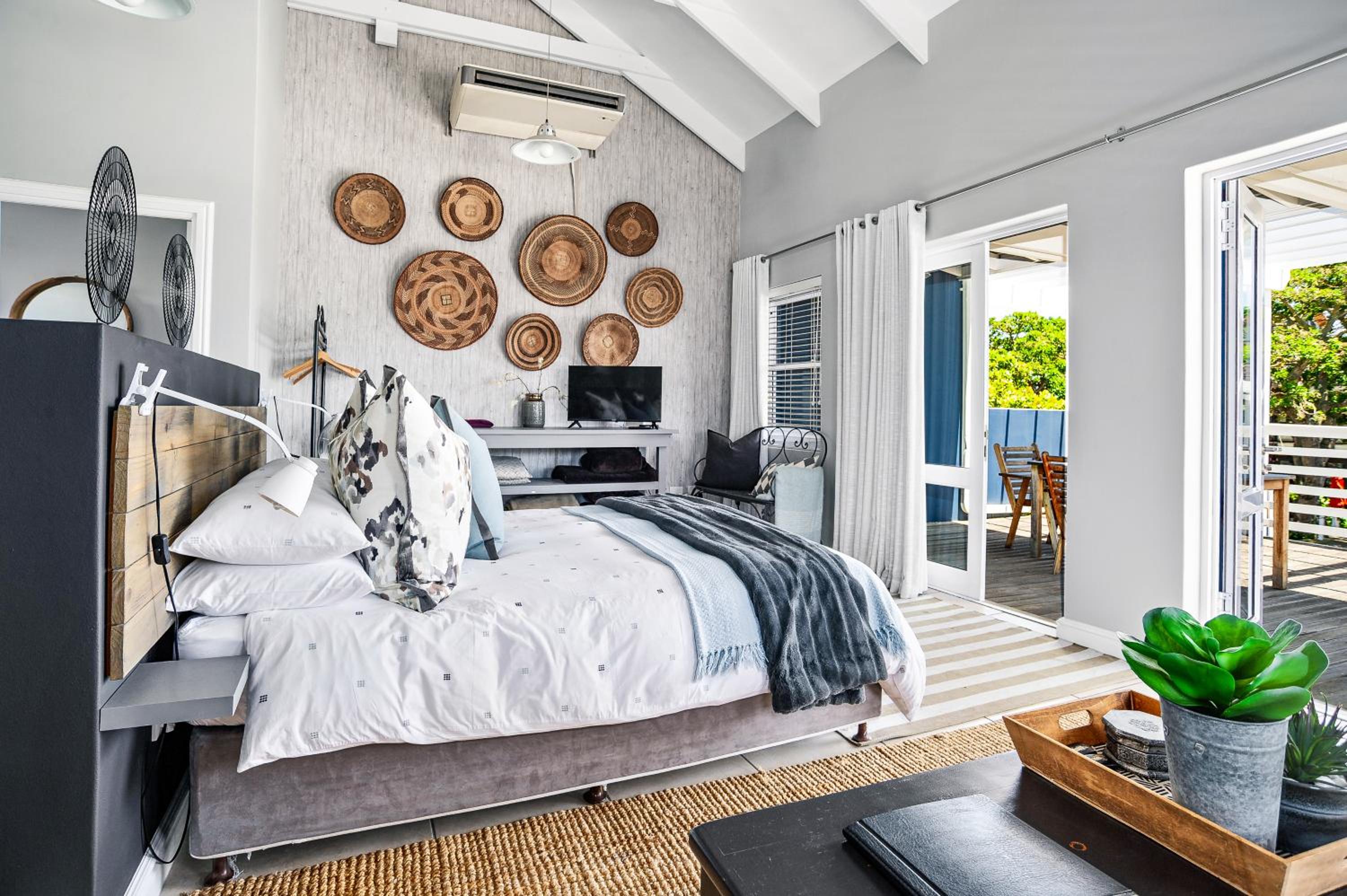 Luxury Loft - West view 5