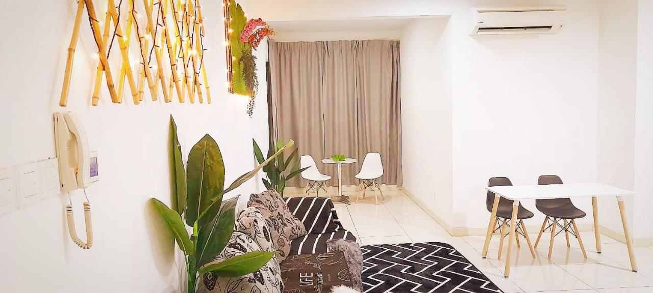 VR3 Sunway Velocity Spacious Apt中文房東