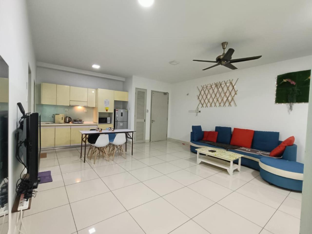 VR3 Sunway Velocity Spacious Apt中文房東