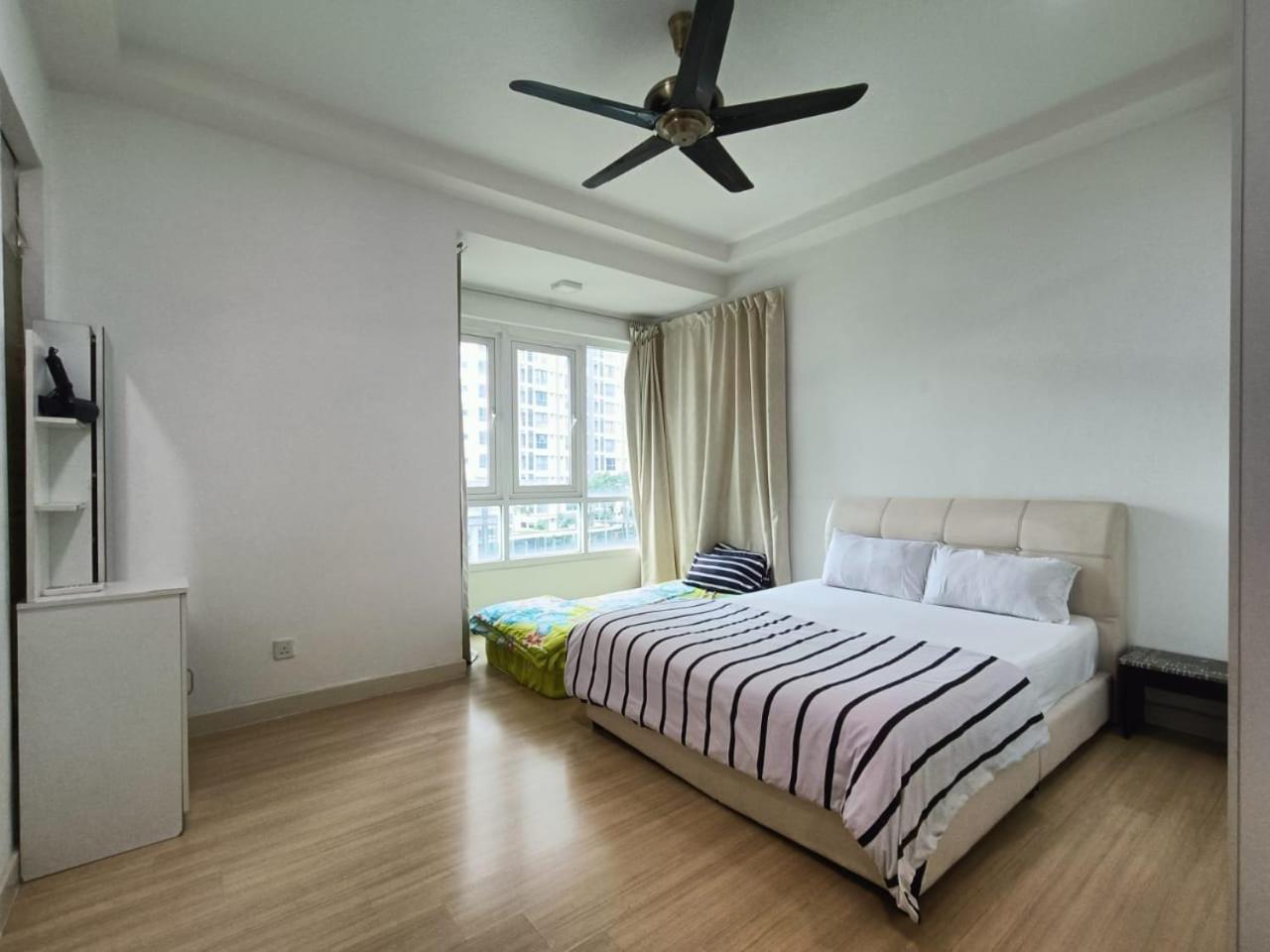 VR3 Sunway Velocity Spacious Apt中文房東