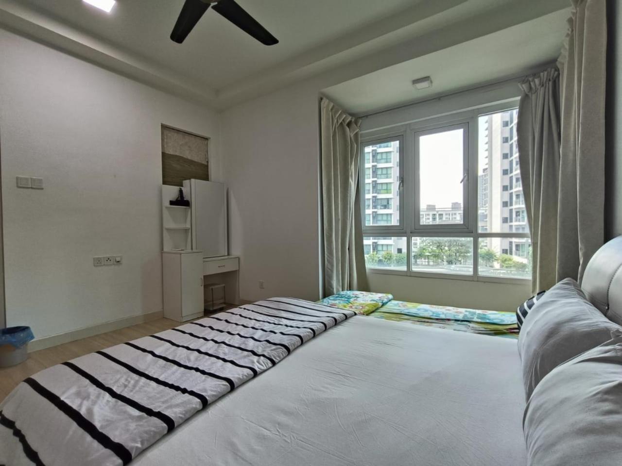 VR3 Sunway Velocity Spacious Apt中文房東