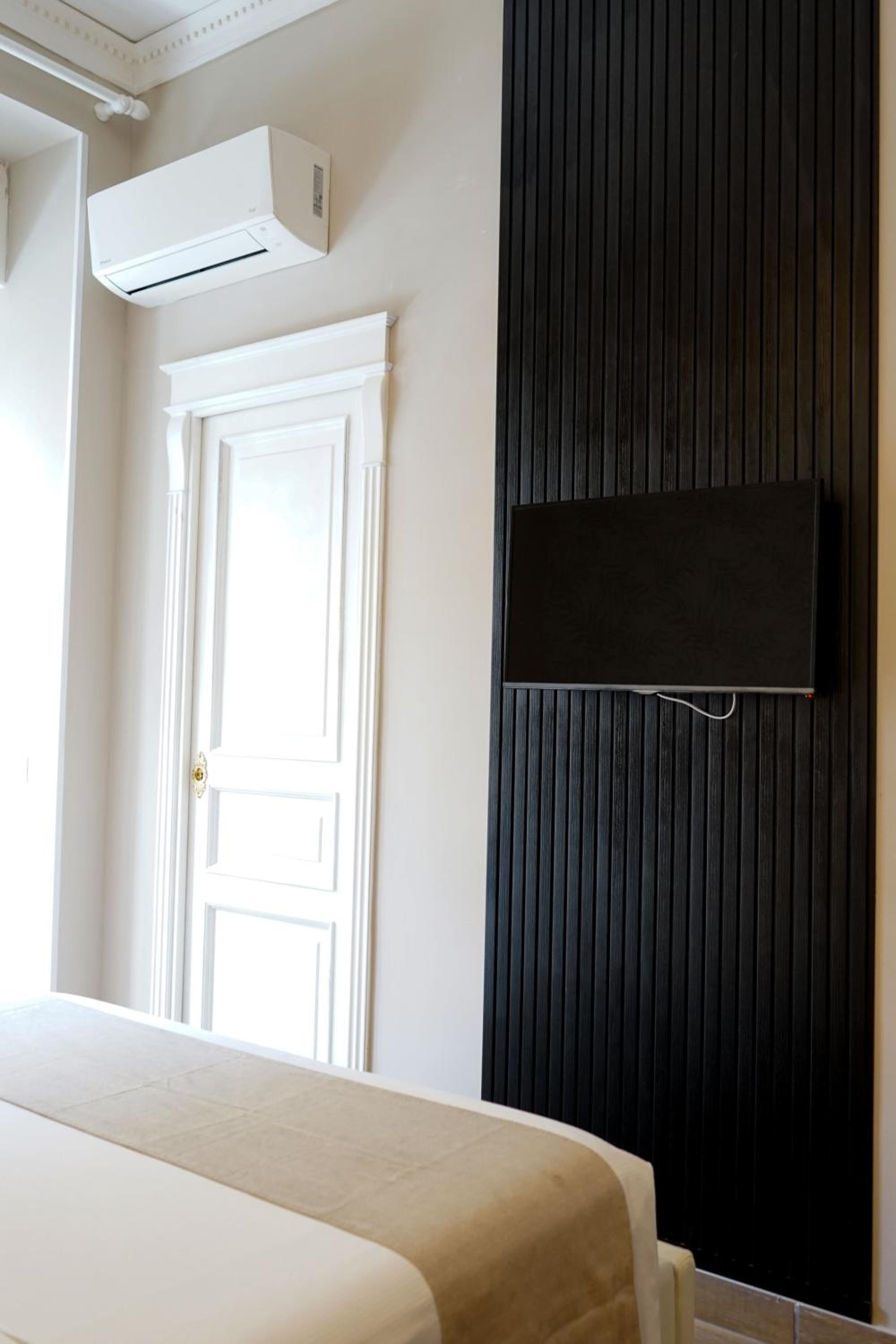 Parthenope Rooms