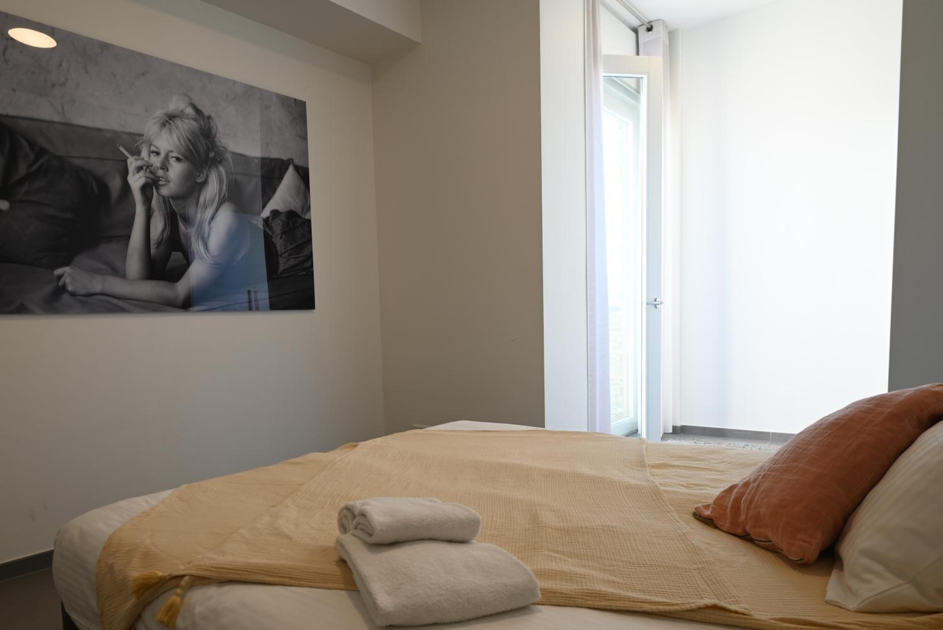 Villa Mer, Bardot - Luxury apartment in Badhuis with swimming pool and sauna near the beach