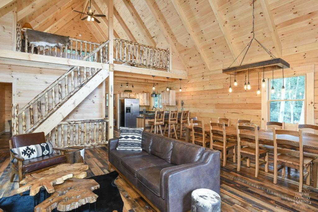 Stone Lake Lodge - Lakeside Cabin - Stocked Pond view 5