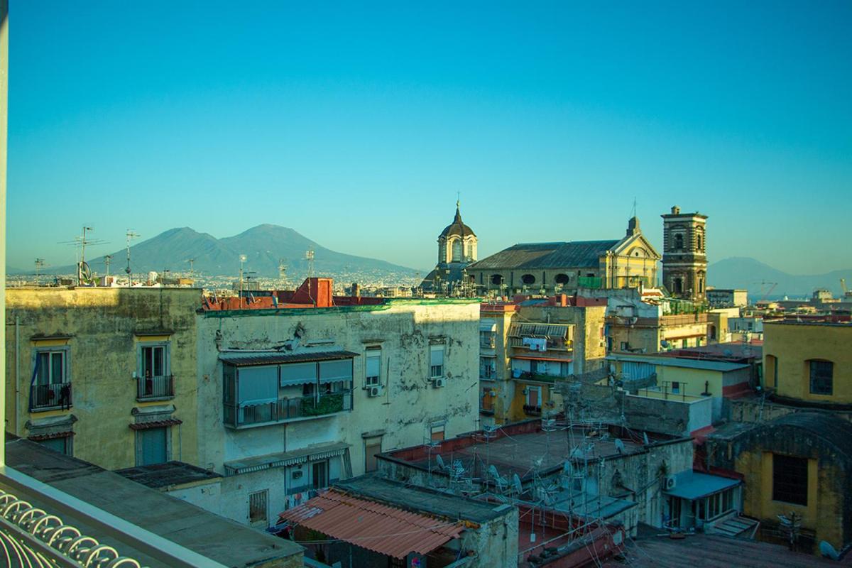 WANDERLUST SPACCANAPOLI Points Of View