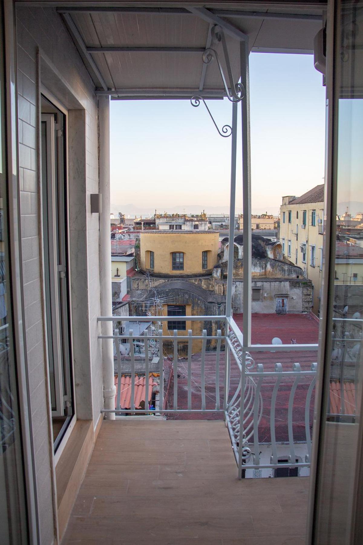 WANDERLUST SPACCANAPOLI Points Of View