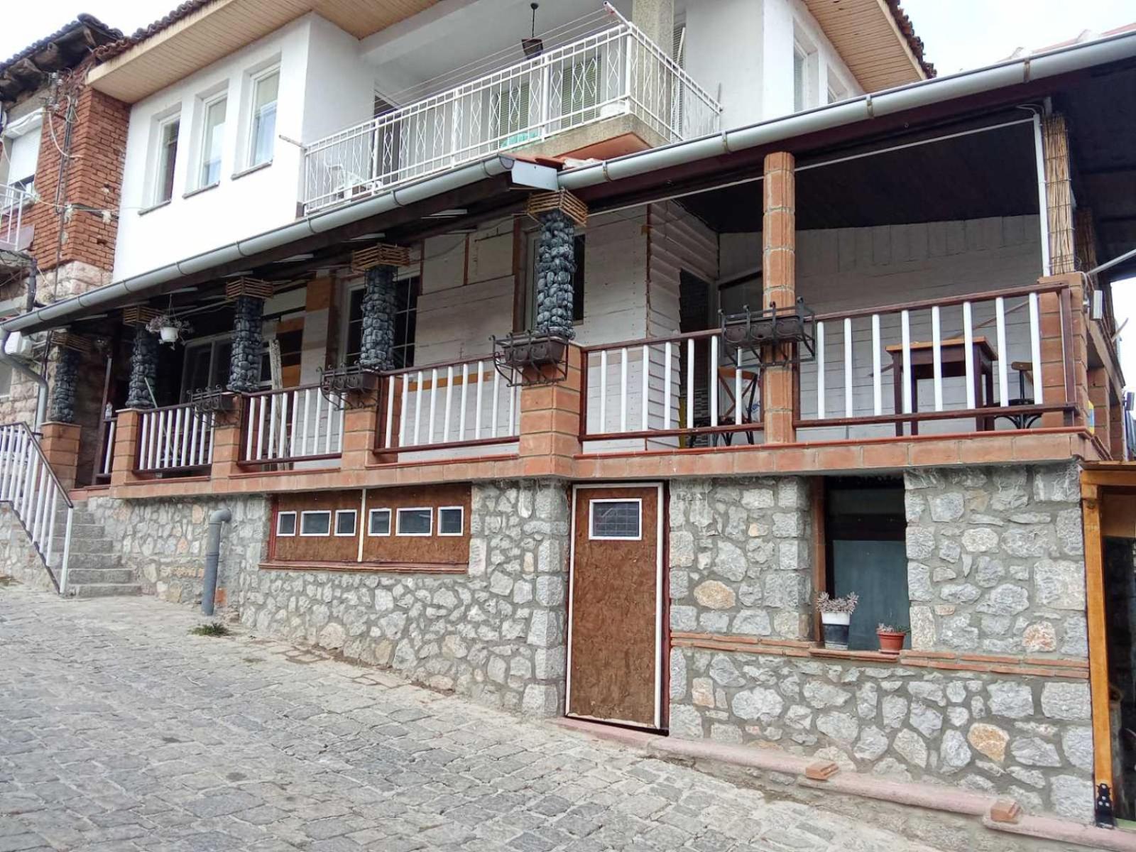 Stone Gate Apartments