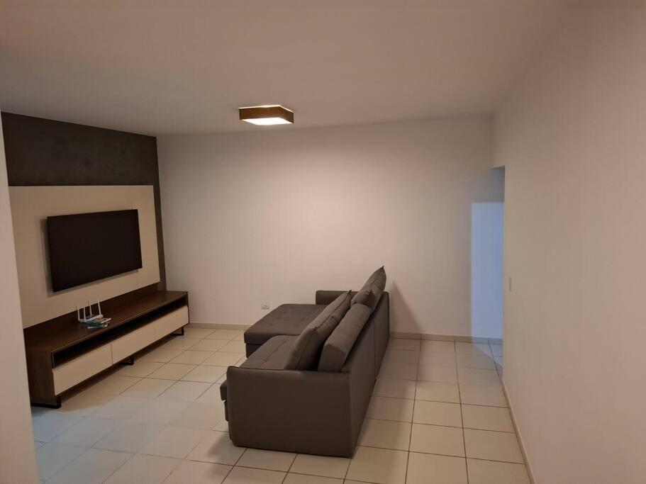 Espaçoso APTO com 3 quartos - área nobre do Itaguá