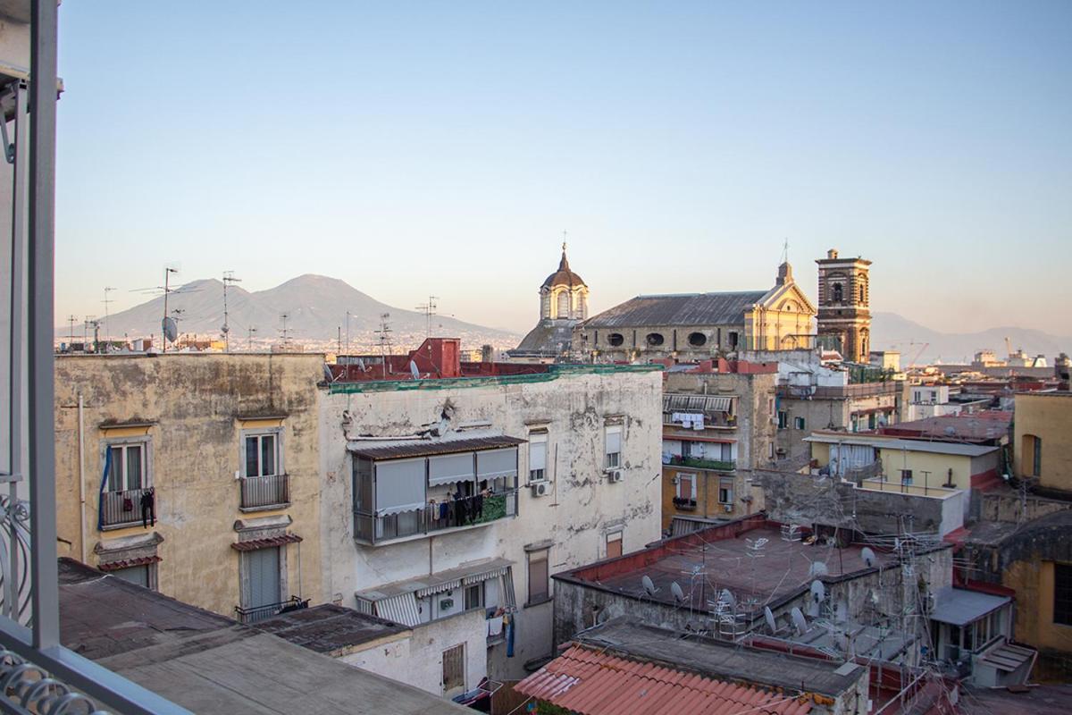 WANDERLUST SPACCANAPOLI Points Of View