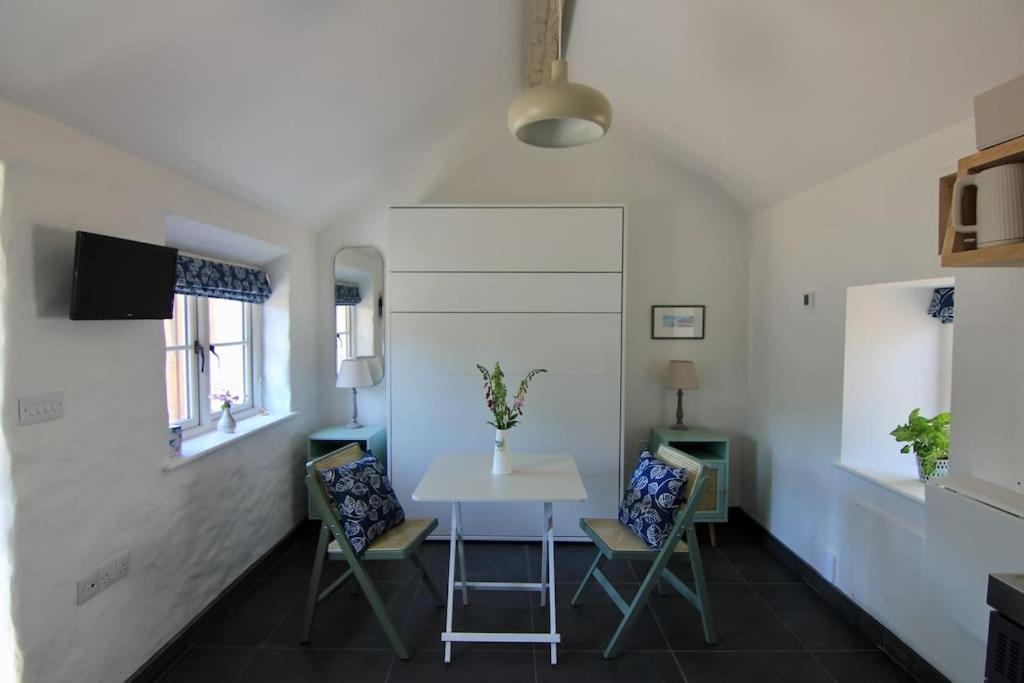 The Dairy, A Cosy conversion nr Little Haven view 4