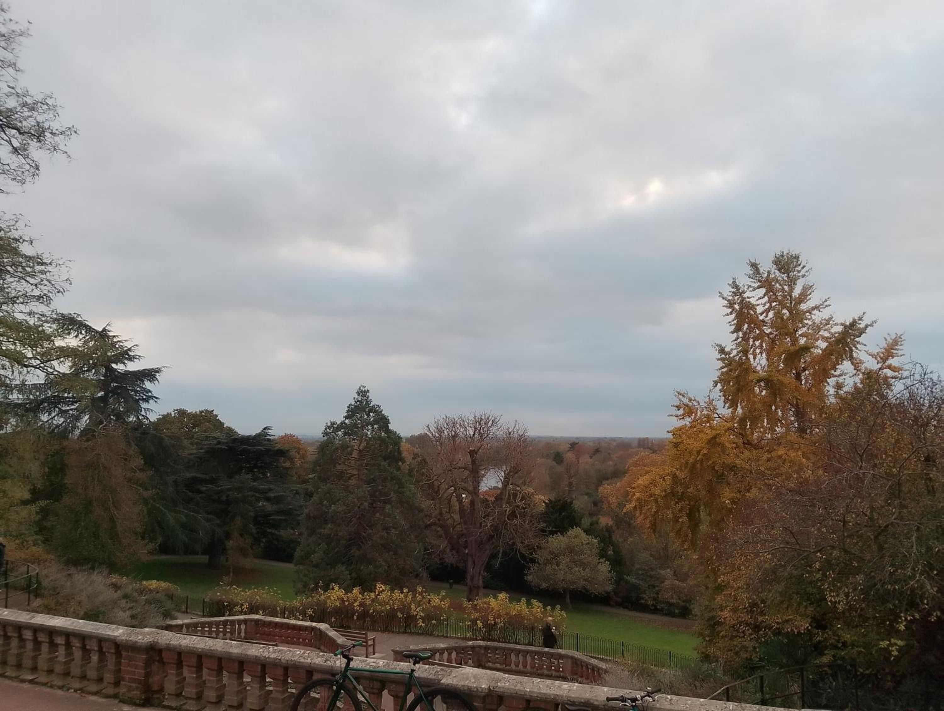 Beautiful apartment in Kew, Richmond London with Free Underground Parking Balcony