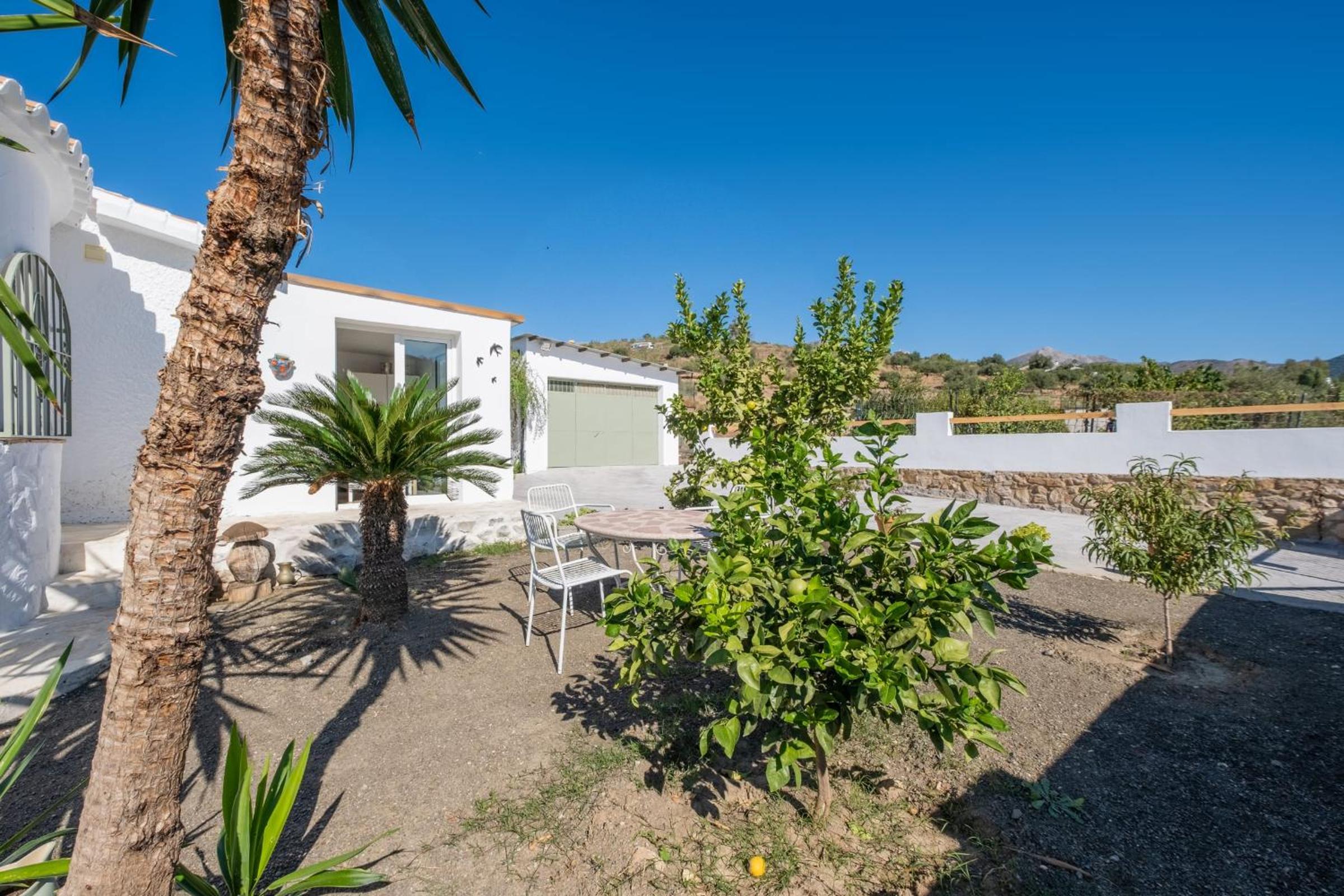 Villa Cayetana - Spacious 4-Bedroom Villa with Private Pool Terrace & BBQ