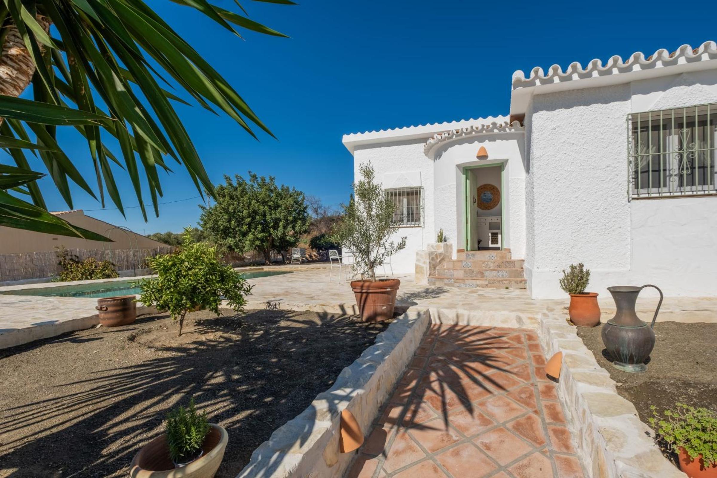 Villa Cayetana - Spacious 4-Bedroom Villa with Private Pool Terrace & BBQ