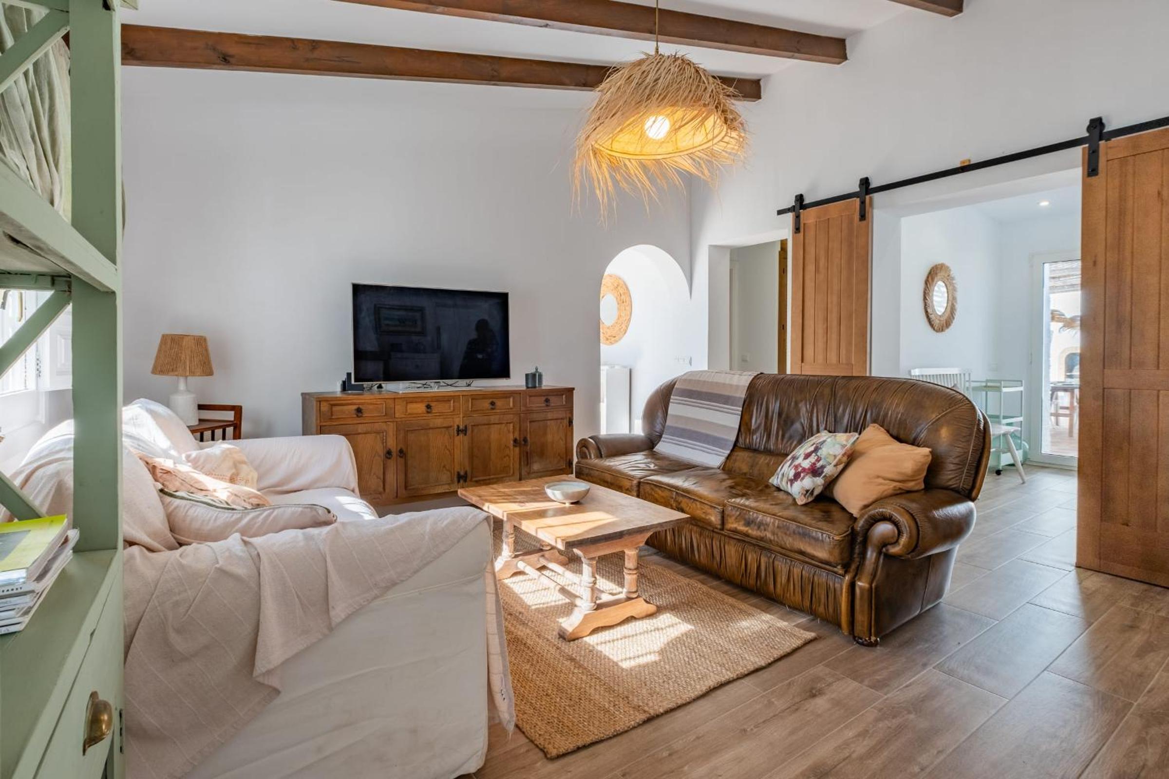 Villa Cayetana - Spacious 4-Bedroom Villa with Private Pool Terrace & BBQ