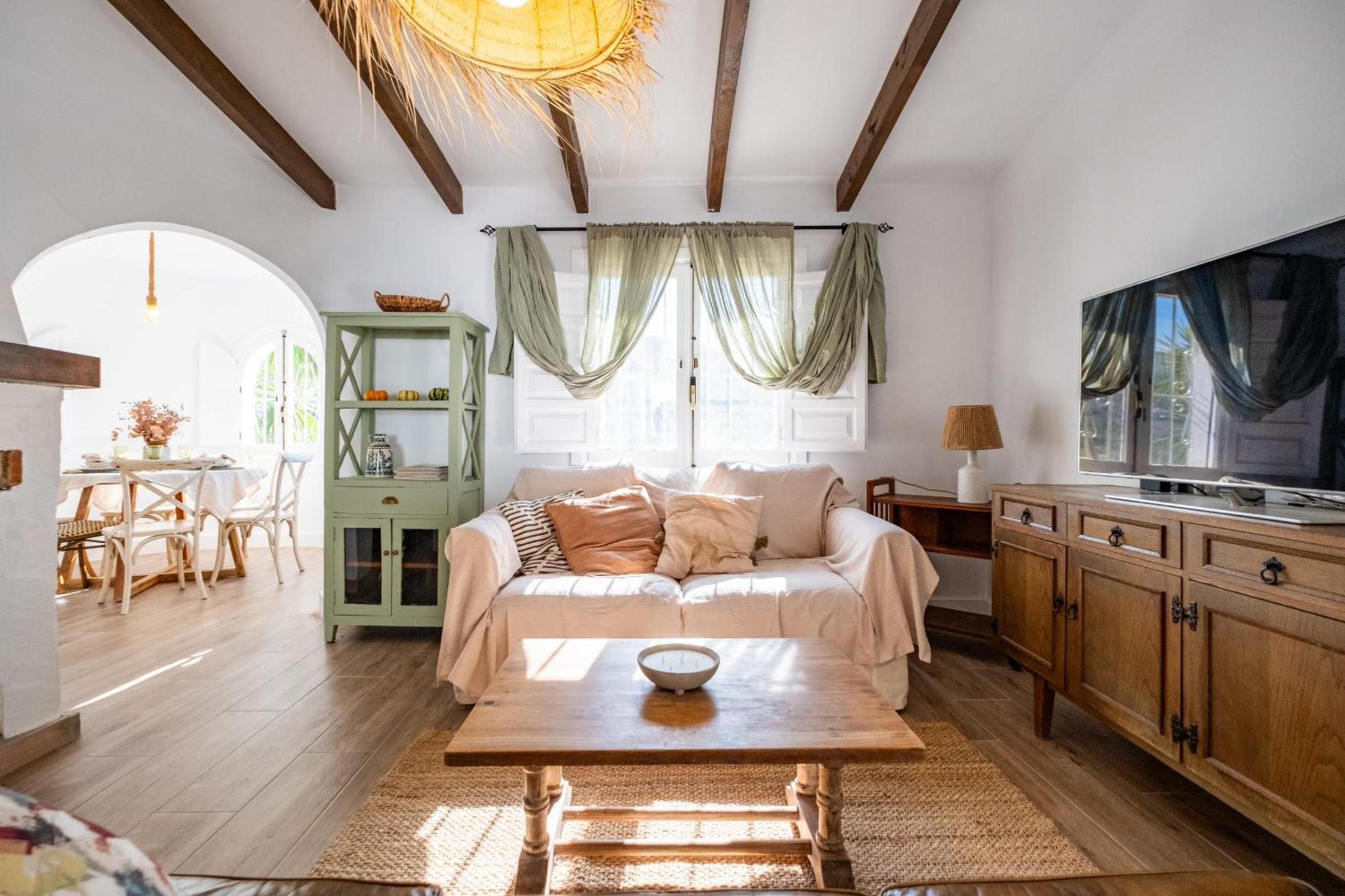 Villa Cayetana - Spacious 4-Bedroom Villa with Private Pool Terrace & BBQ