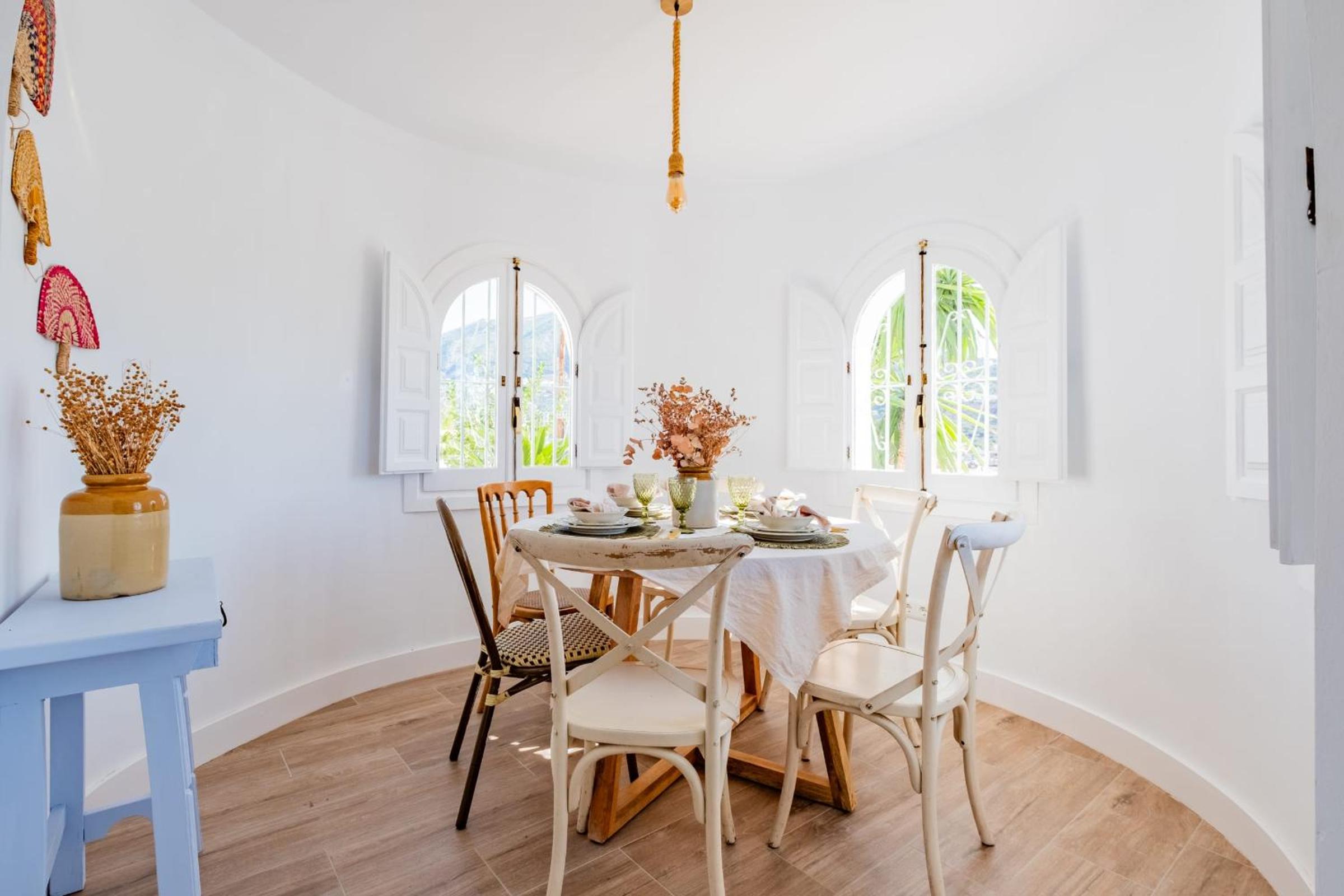 Villa Cayetana - Spacious 4-Bedroom Villa with Private Pool Terrace & BBQ