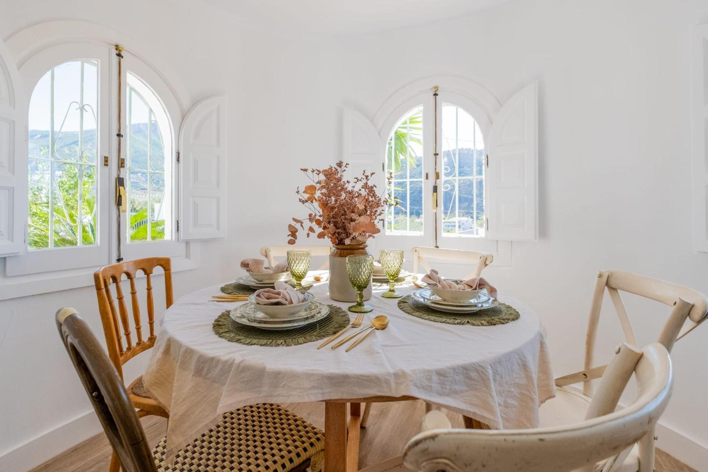 Villa Cayetana - Spacious 4-Bedroom Villa with Private Pool Terrace & BBQ