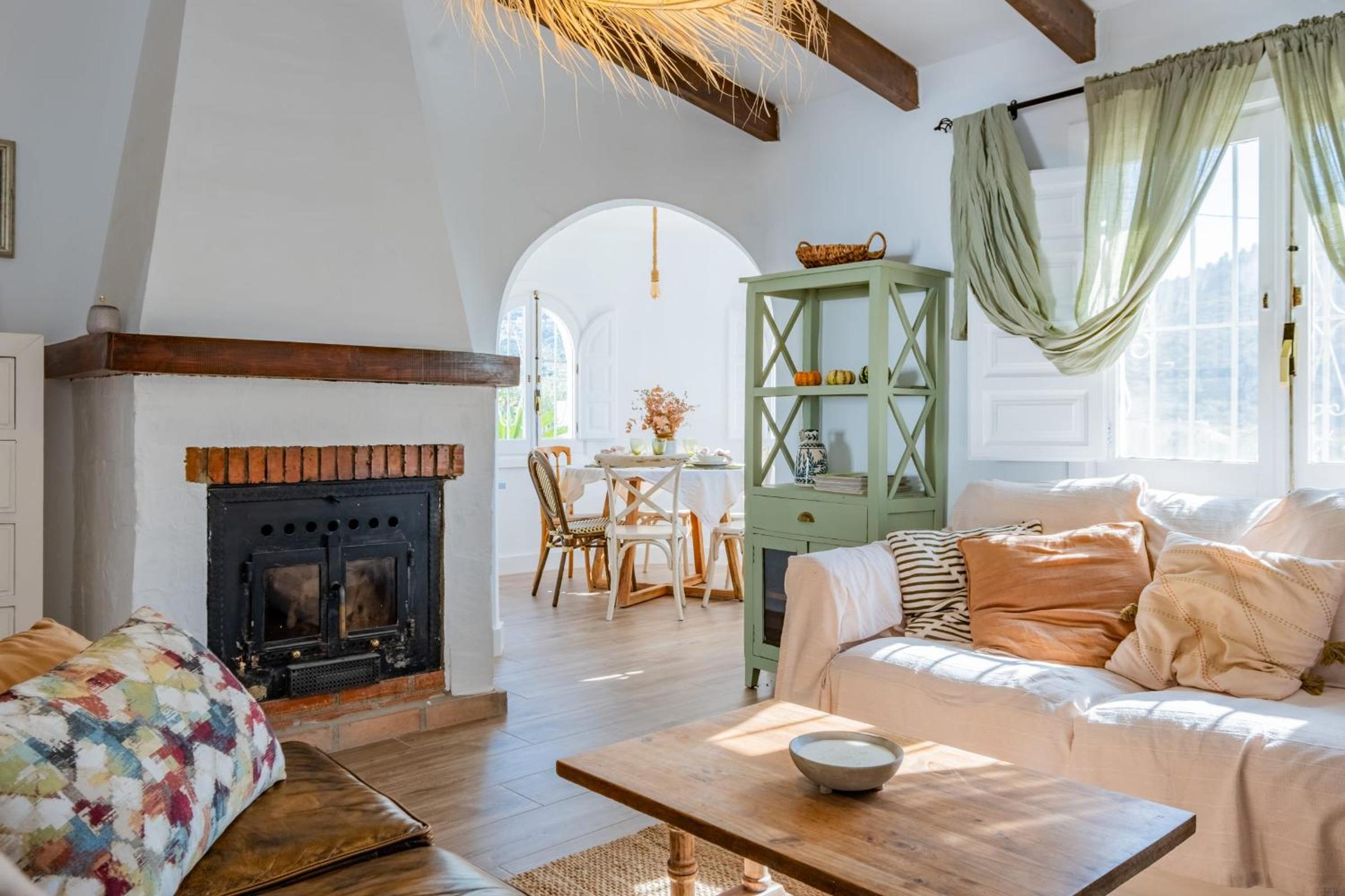 Villa Cayetana - Spacious 4-Bedroom Villa with Private Pool Terrace & BBQ