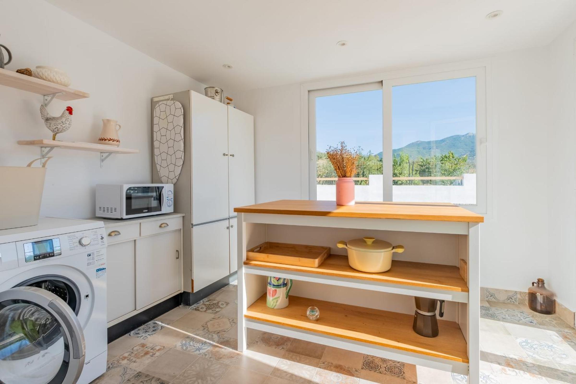 Villa Cayetana - Spacious 4-Bedroom Villa with Private Pool Terrace & BBQ
