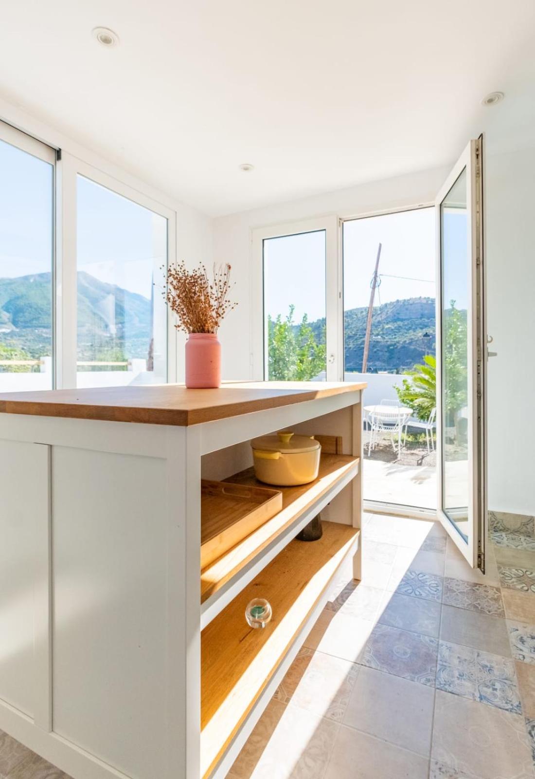 Villa Cayetana - Spacious 4-Bedroom Villa with Private Pool Terrace & BBQ