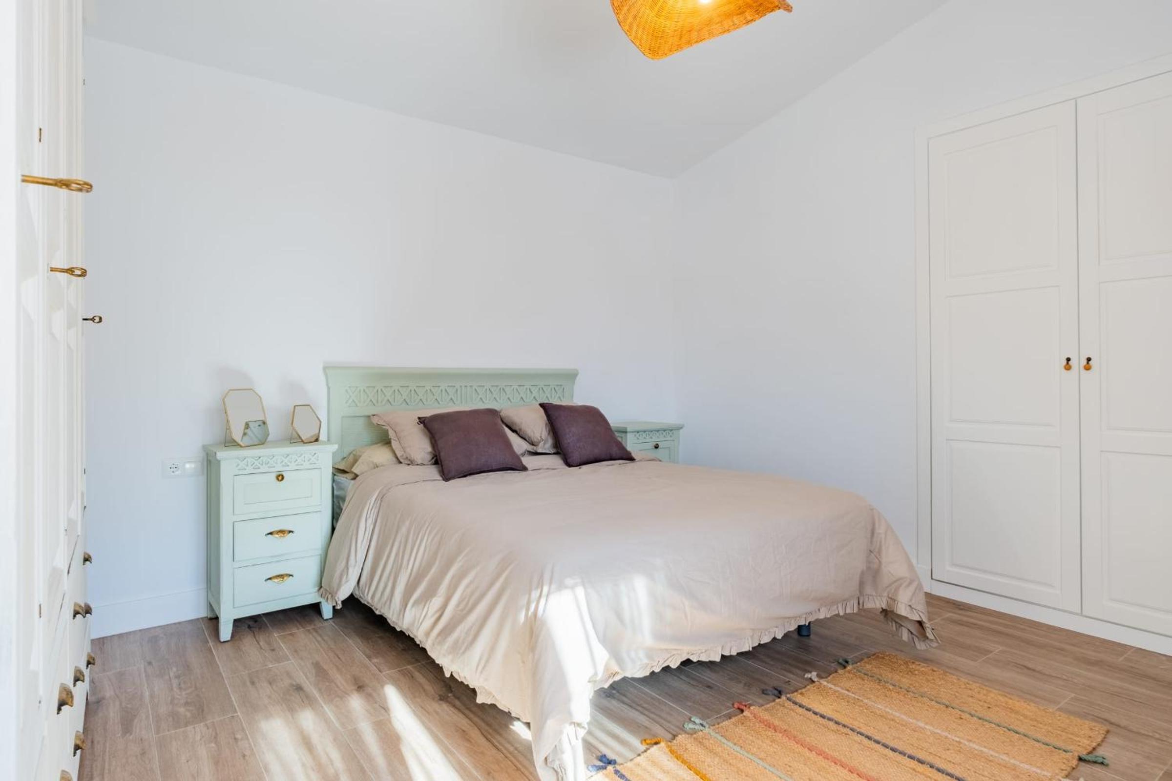 Villa Cayetana - Spacious 4-Bedroom Villa with Private Pool Terrace & BBQ