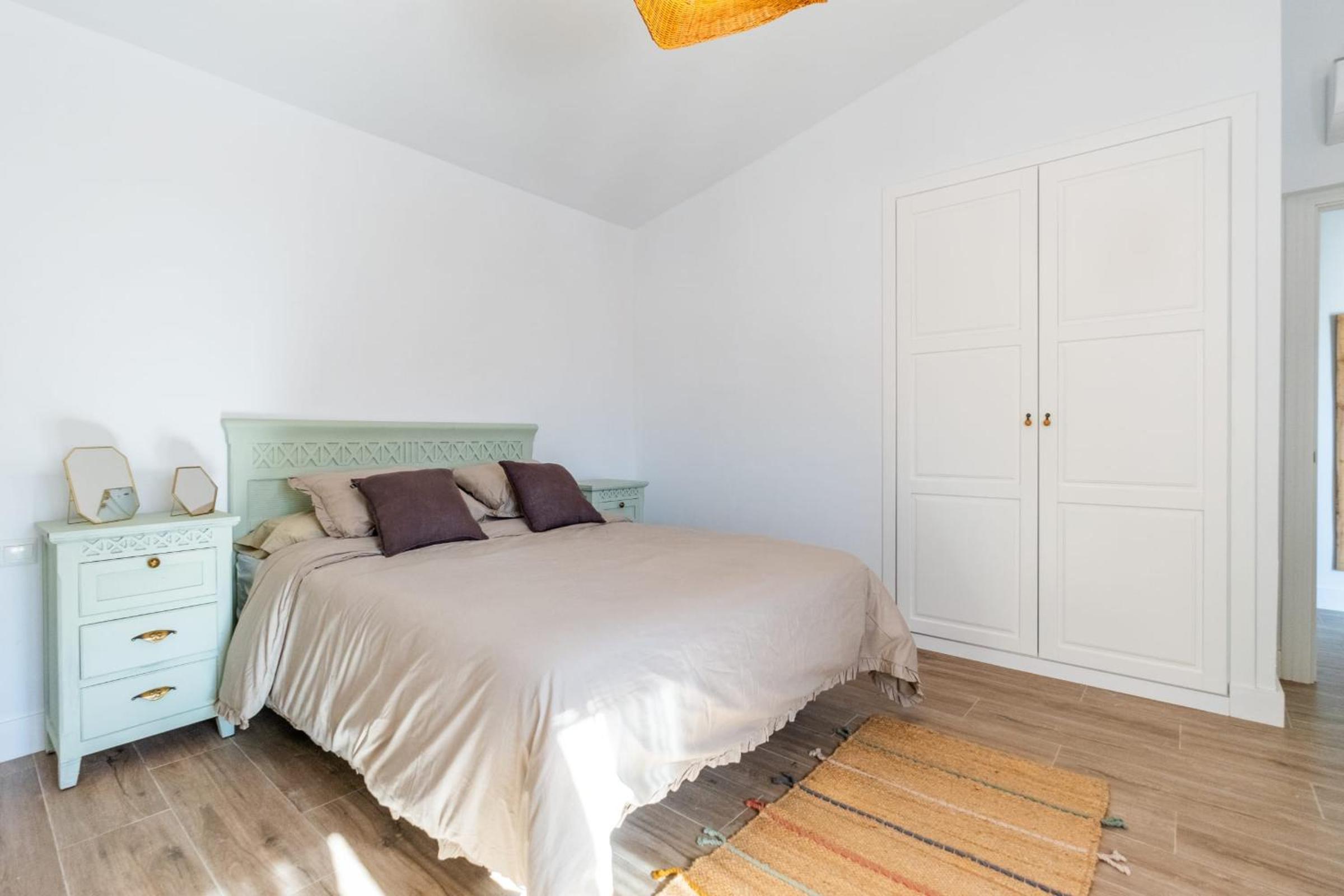 Villa Cayetana - Spacious 4-Bedroom Villa with Private Pool Terrace & BBQ