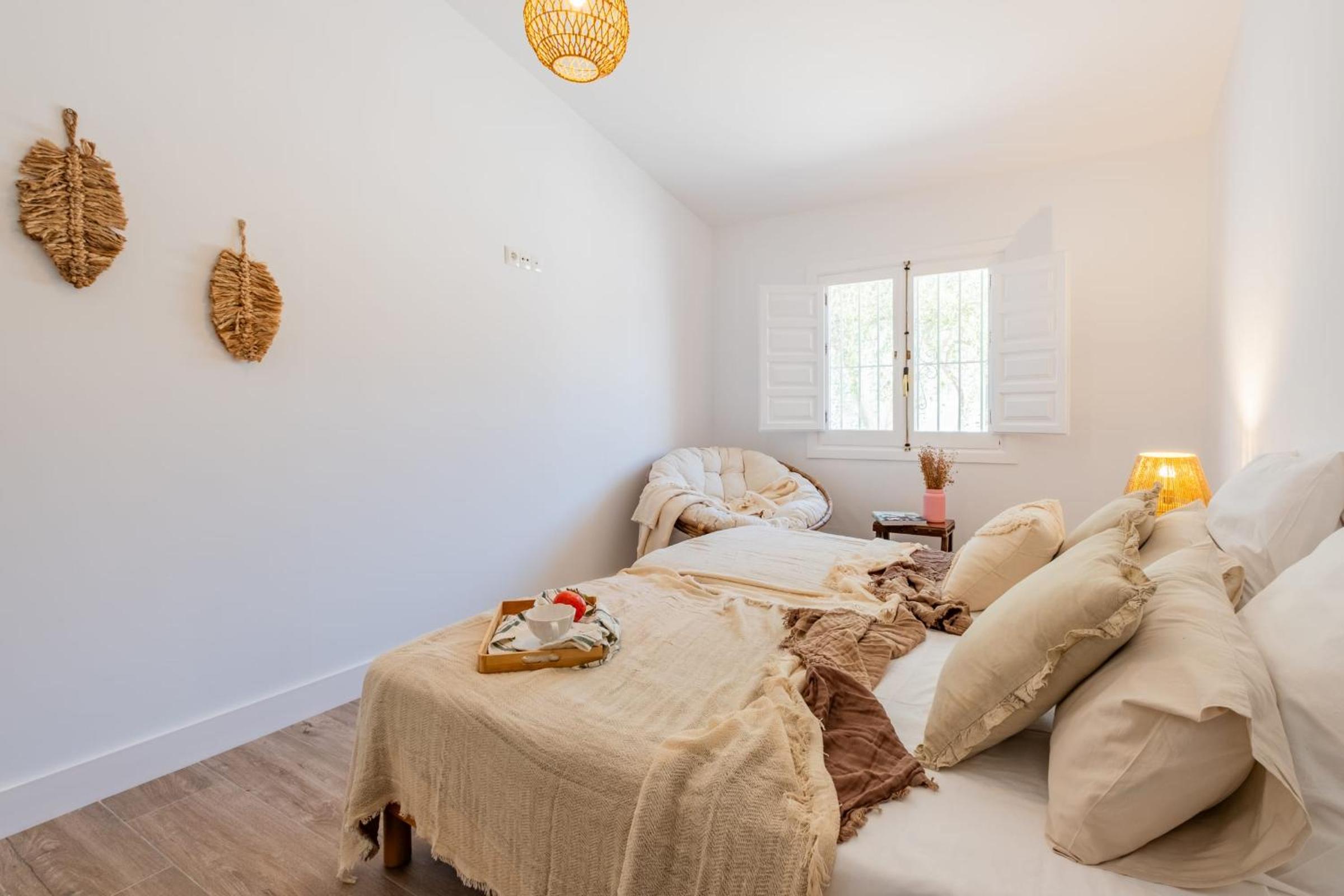 Villa Cayetana - Spacious 4-Bedroom Villa with Private Pool Terrace & BBQ