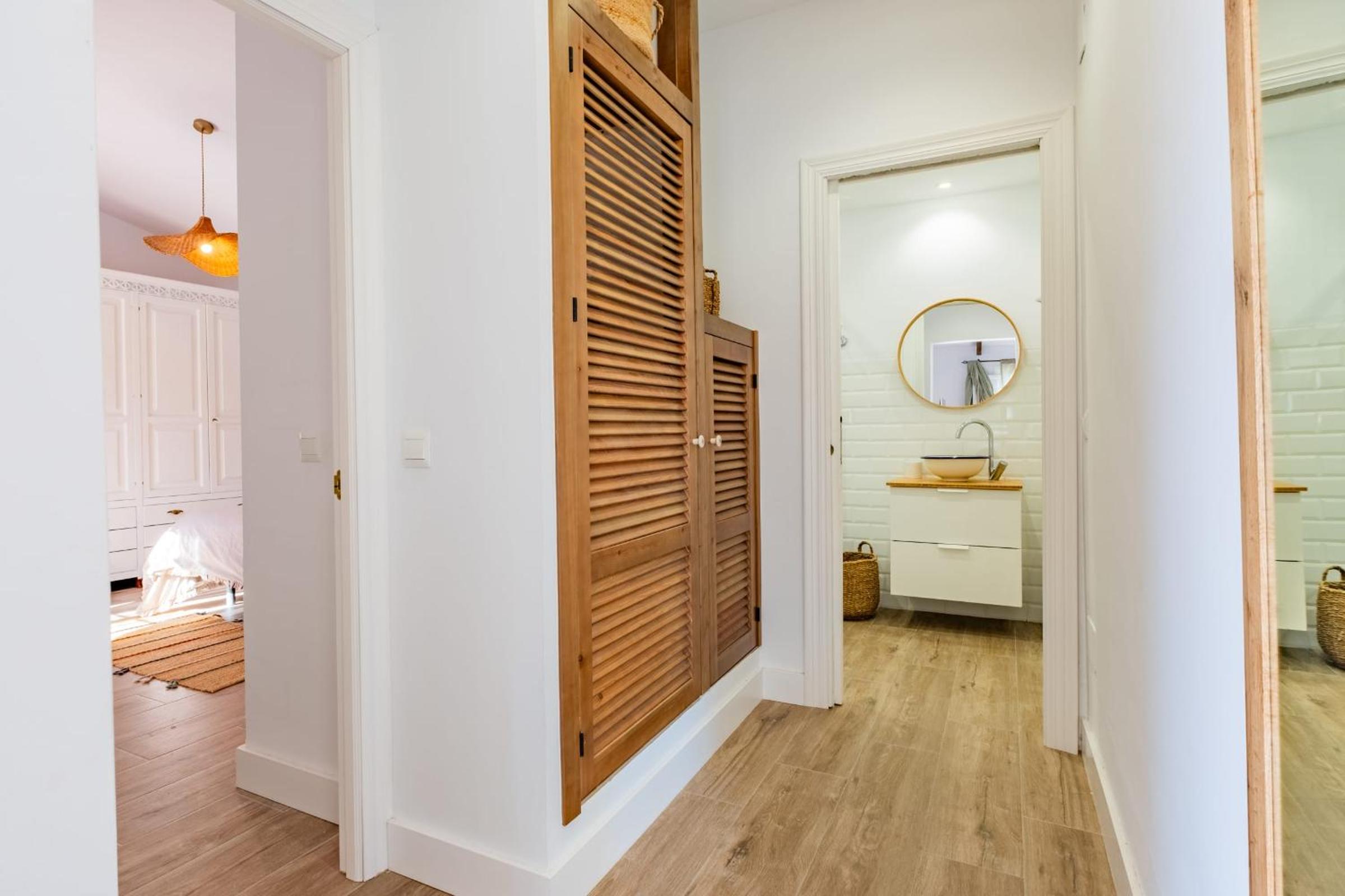 Villa Cayetana - Spacious 4-Bedroom Villa with Private Pool Terrace & BBQ