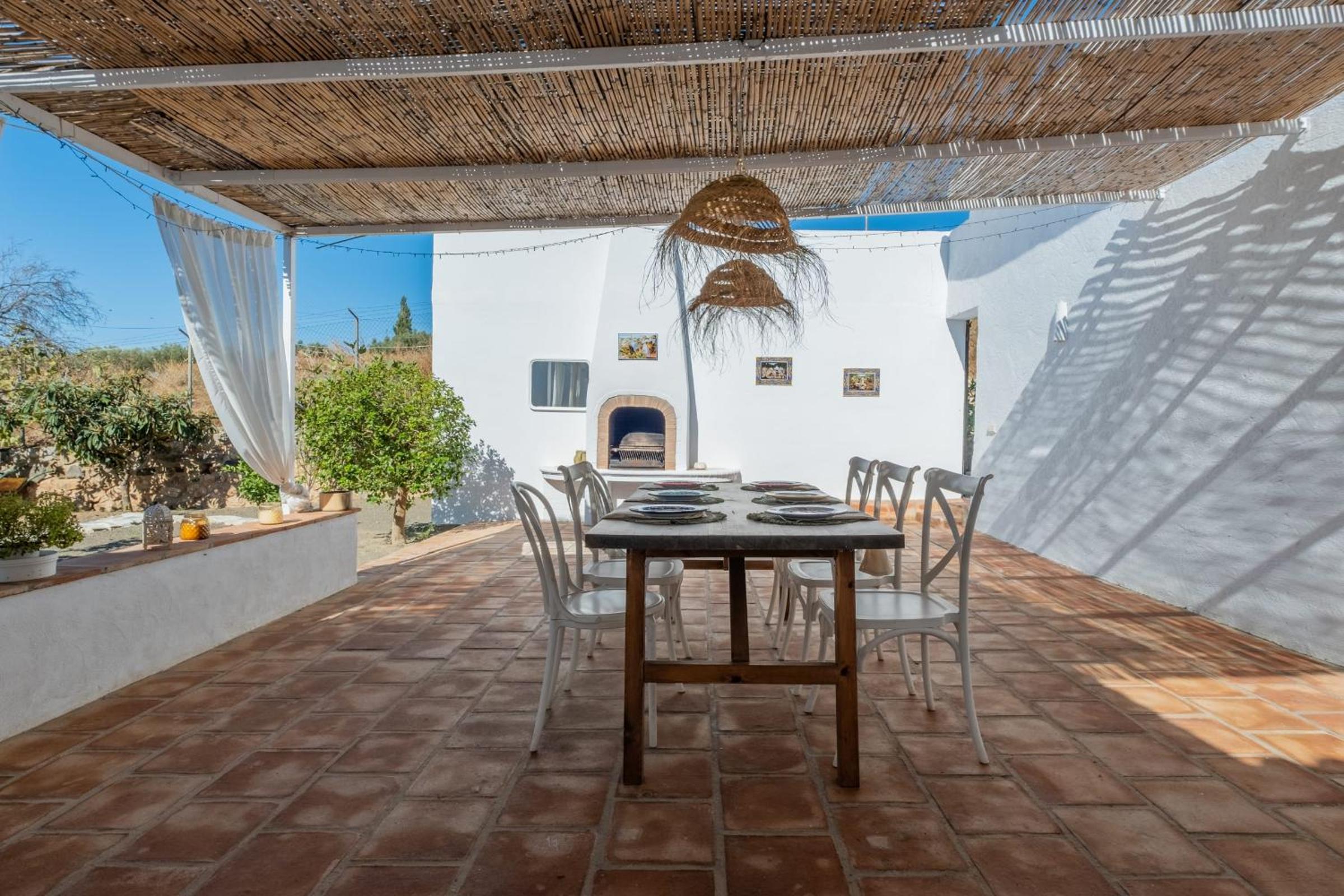 Villa Cayetana - Spacious 4-Bedroom Villa with Private Pool Terrace & BBQ