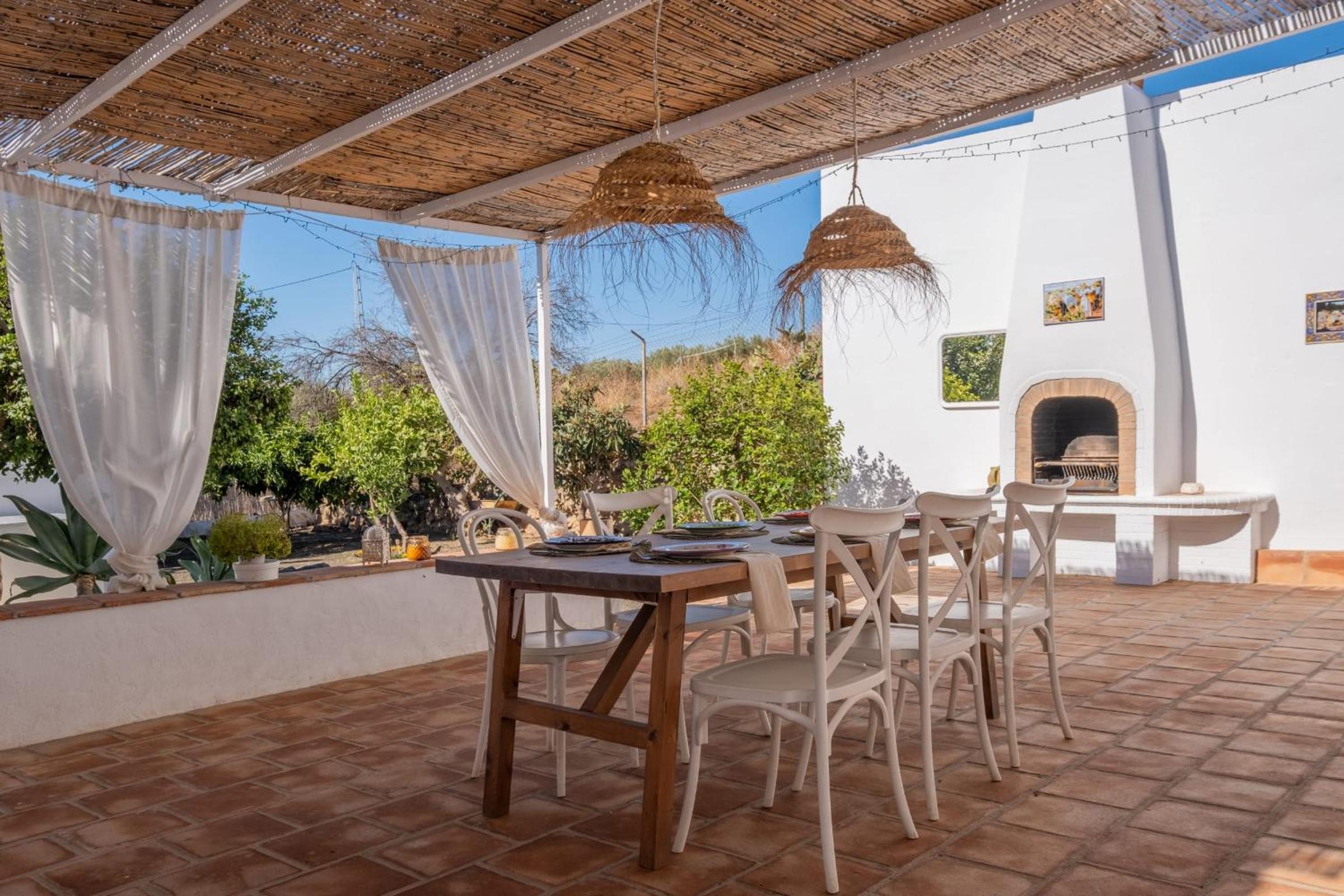 Villa Cayetana - Spacious 4-Bedroom Villa with Private Pool Terrace & BBQ