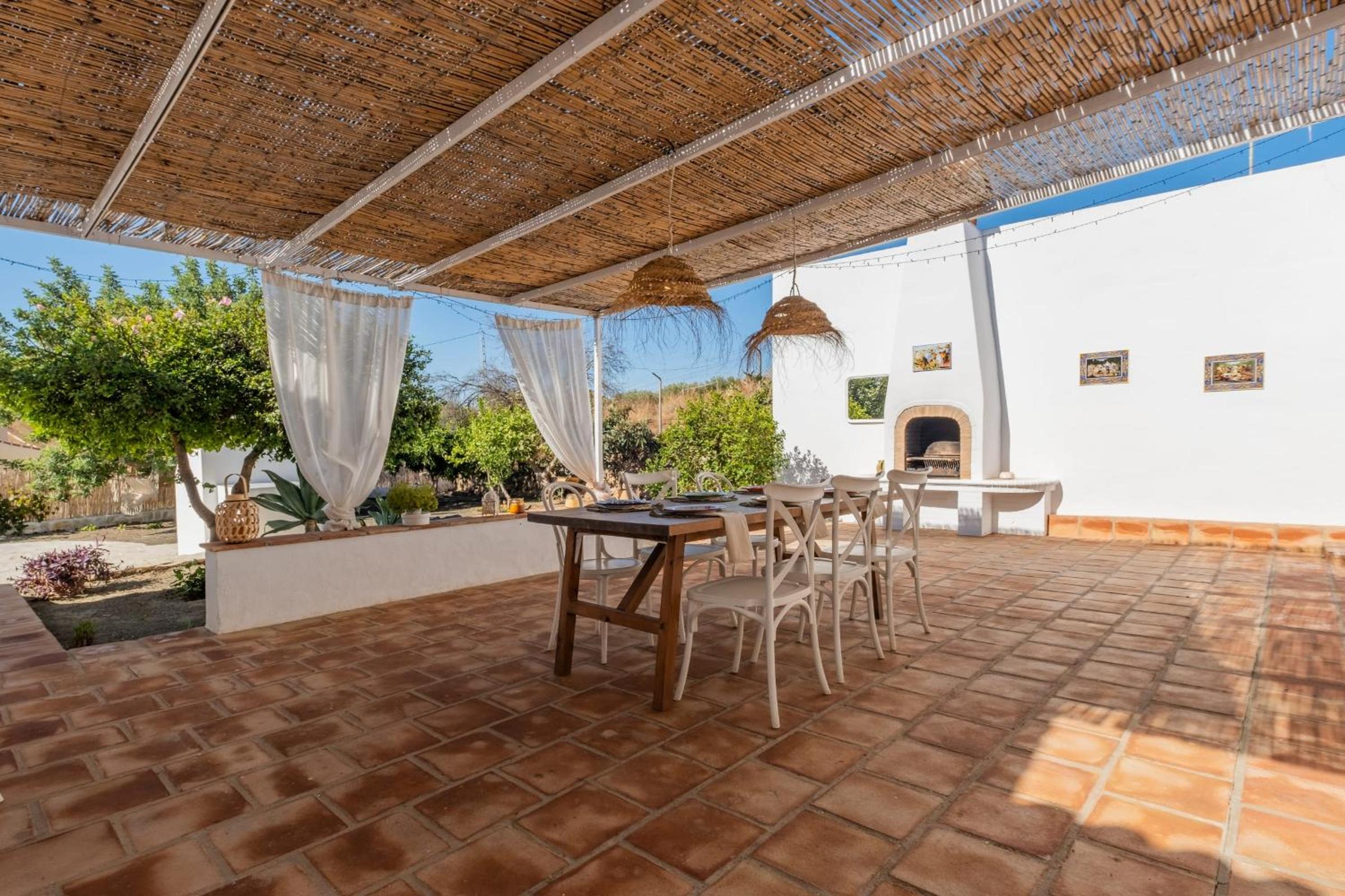 Villa Cayetana - Spacious 4-Bedroom Villa with Private Pool Terrace & BBQ