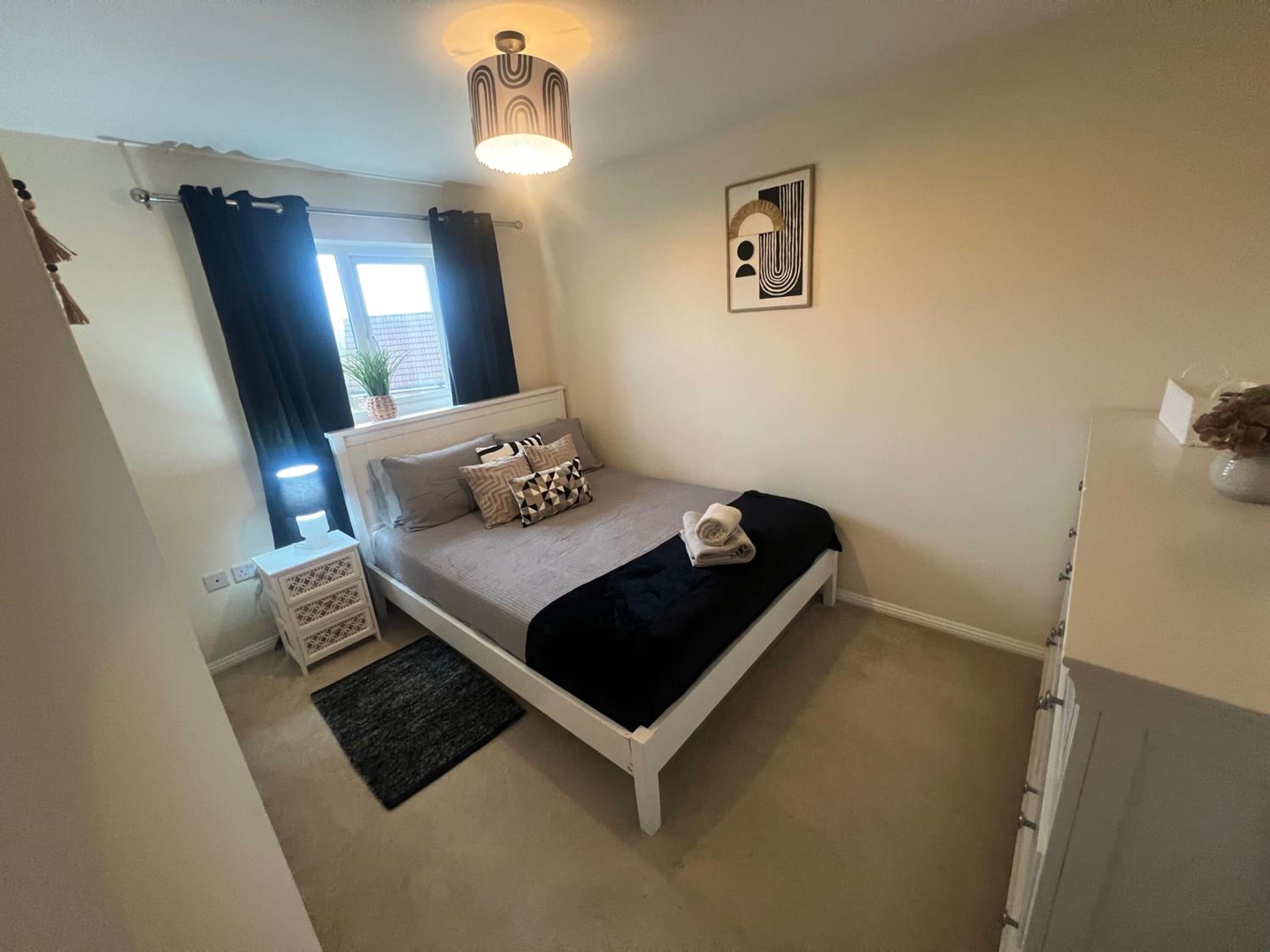 luxury house sleeps 8 view 4